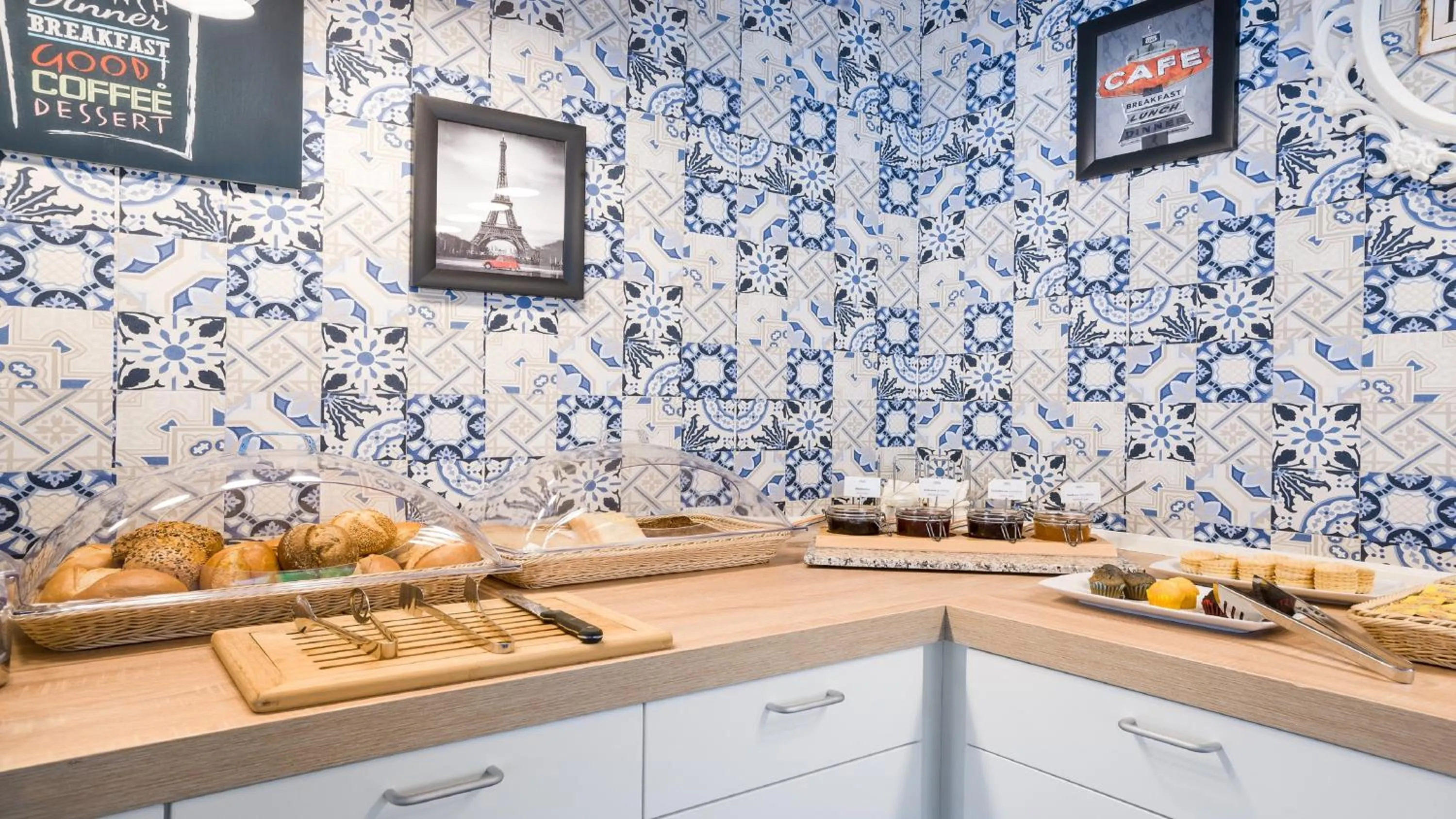 Restaurant/places to eat in Garner Hotel Cologne Porz - Airport by IHG