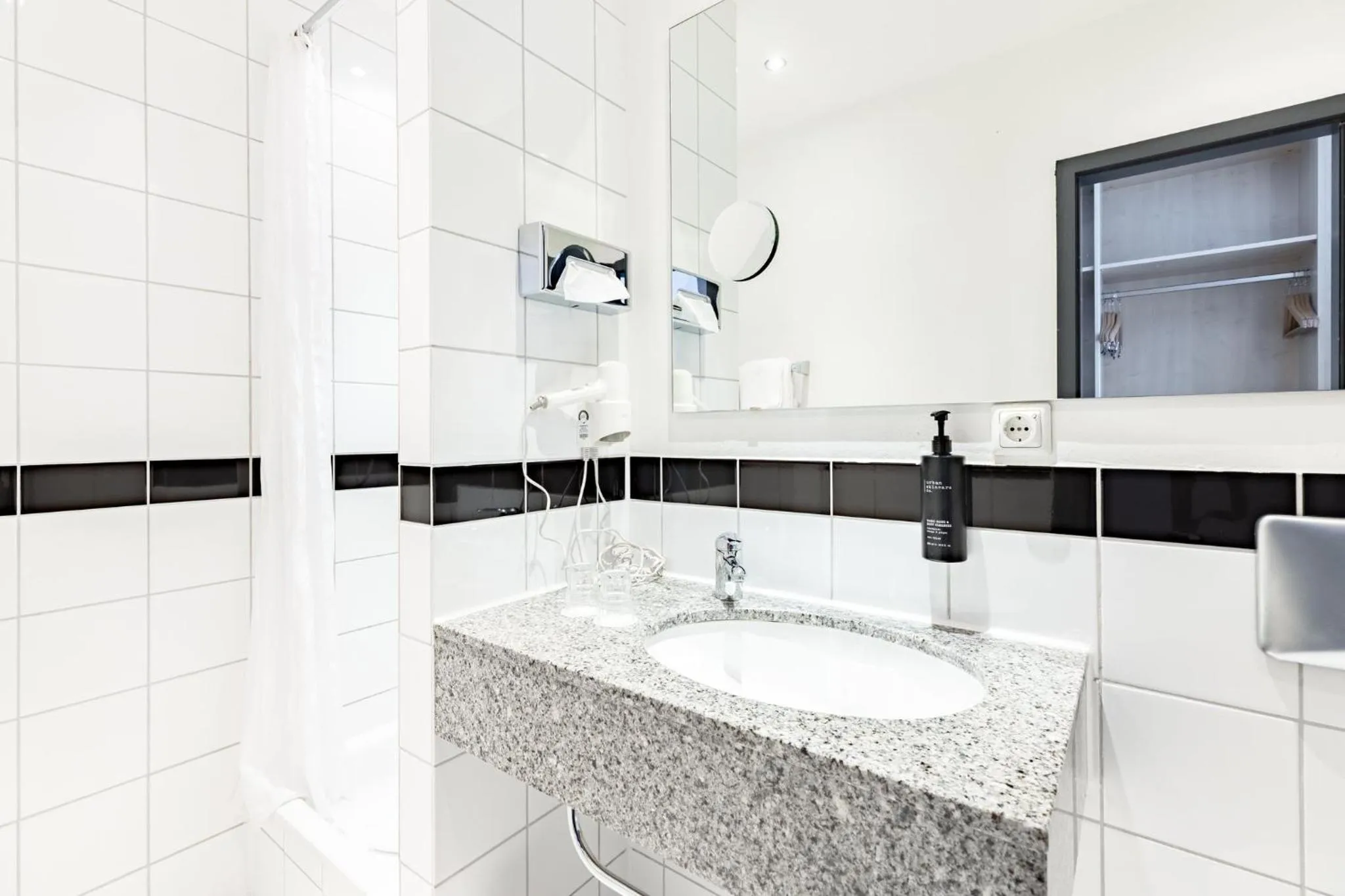 Bathroom in Garner Hotel Cologne Porz - Airport by IHG