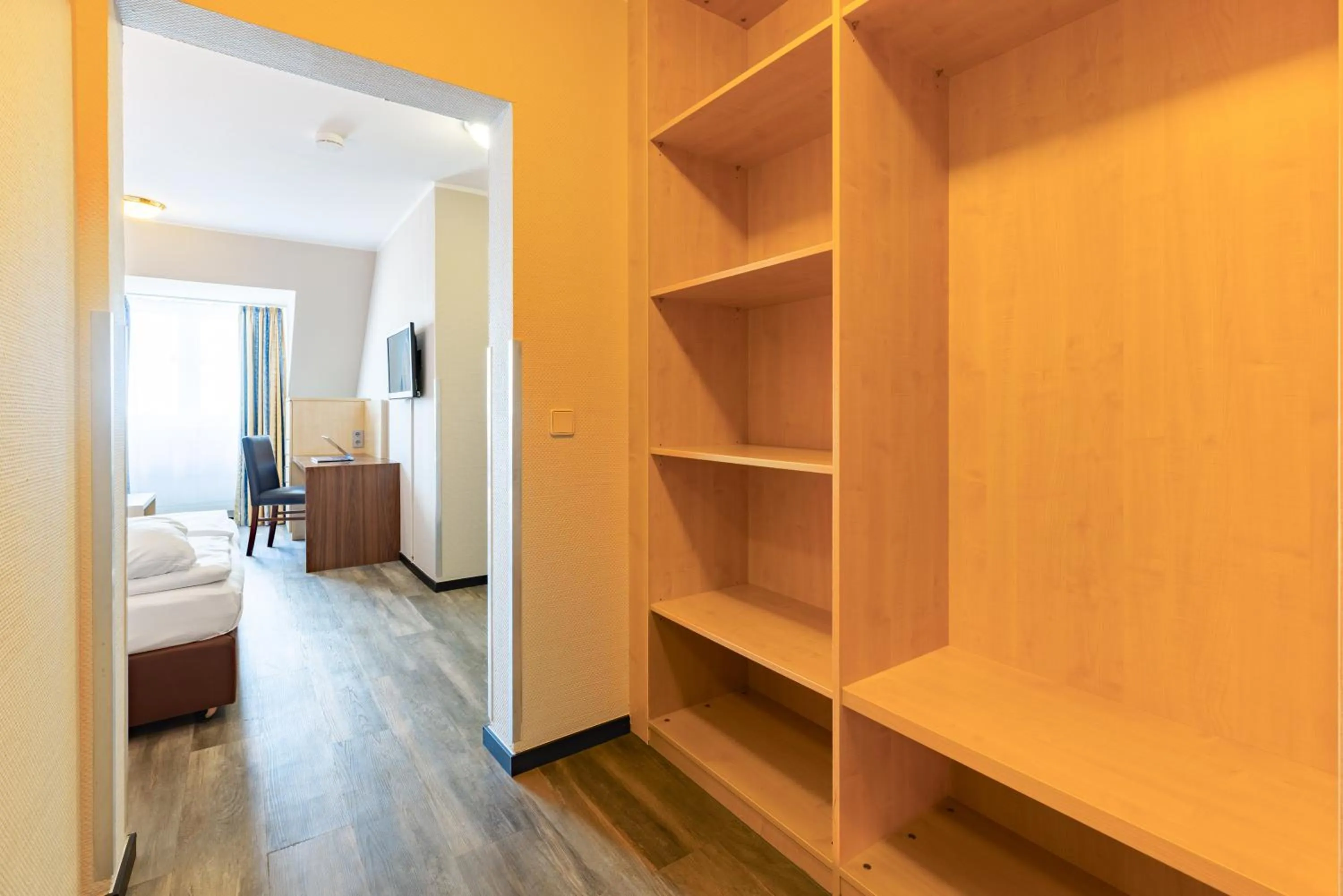 Photo of the whole room, Bed in Garner Hotel Cologne Porz - Airport by IHG