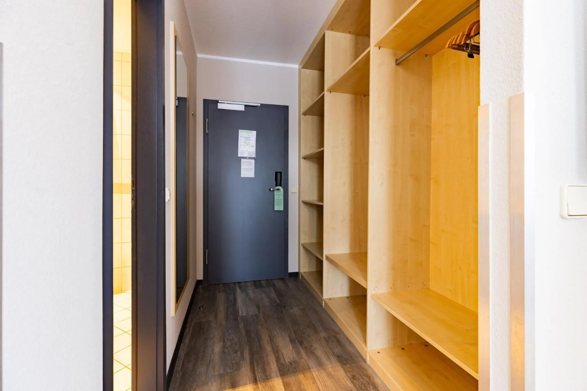 Bedroom in Garner Hotel Cologne Porz - Airport by IHG