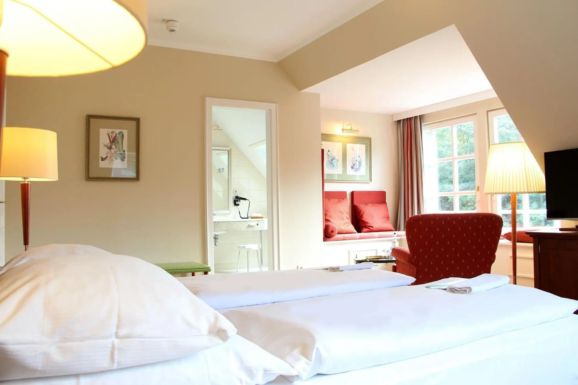 Living room, Bed in Romantik Hotel Kieler Kaufmann