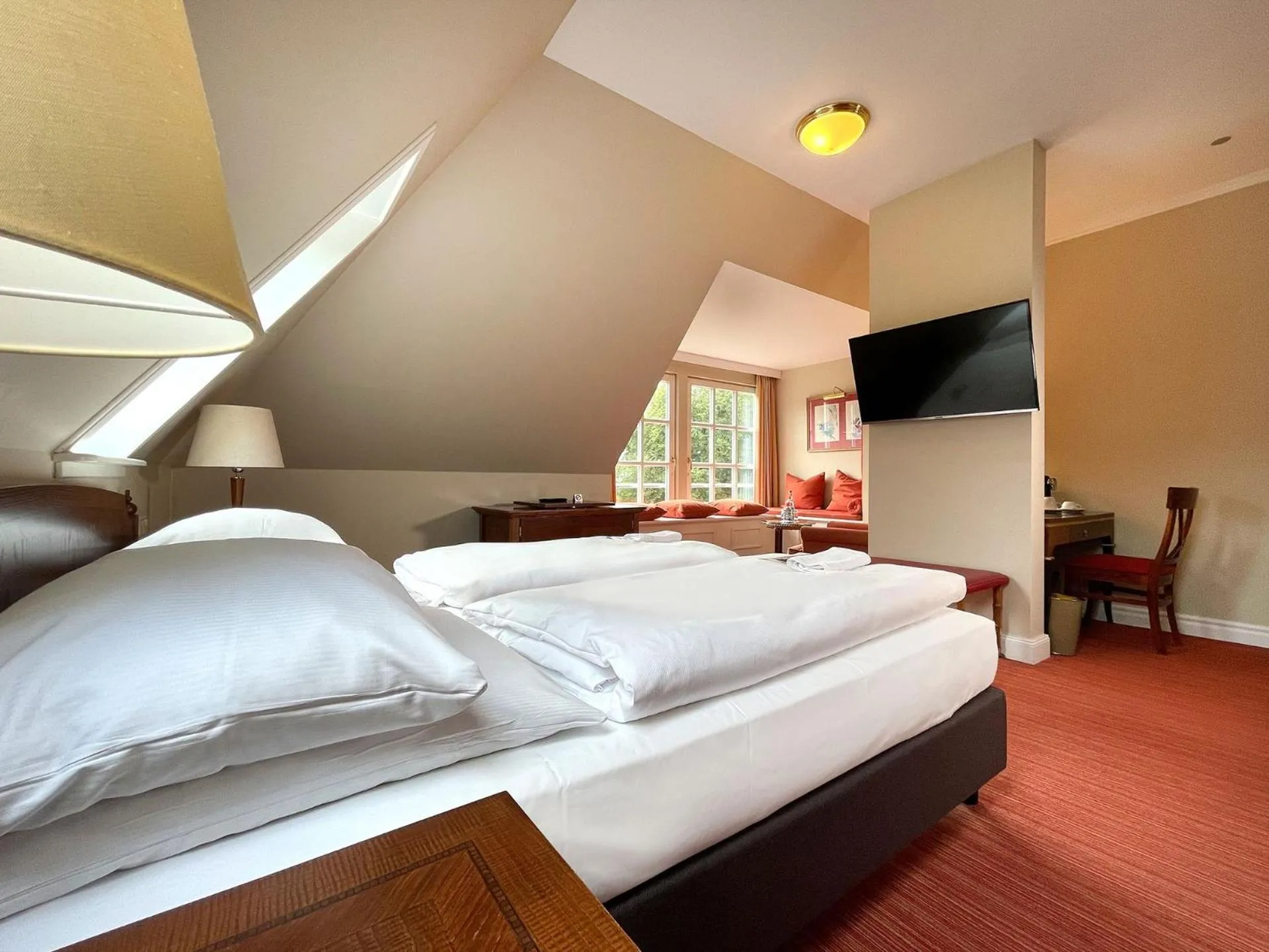 Living room, Bed in Romantik Hotel Kieler Kaufmann