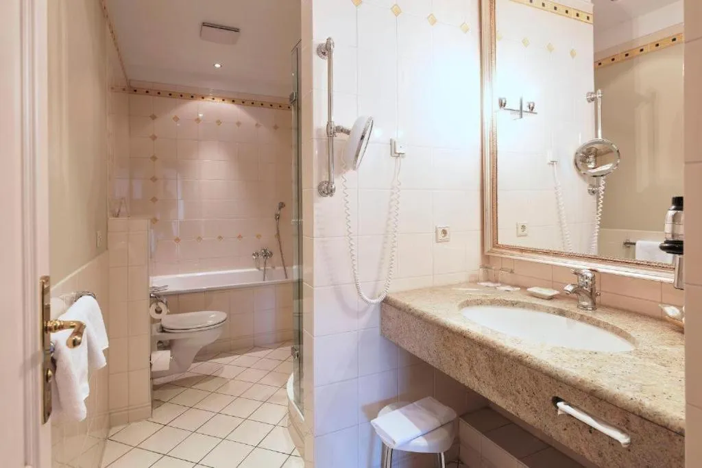 Bathroom in Romantik Hotel Kieler Kaufmann