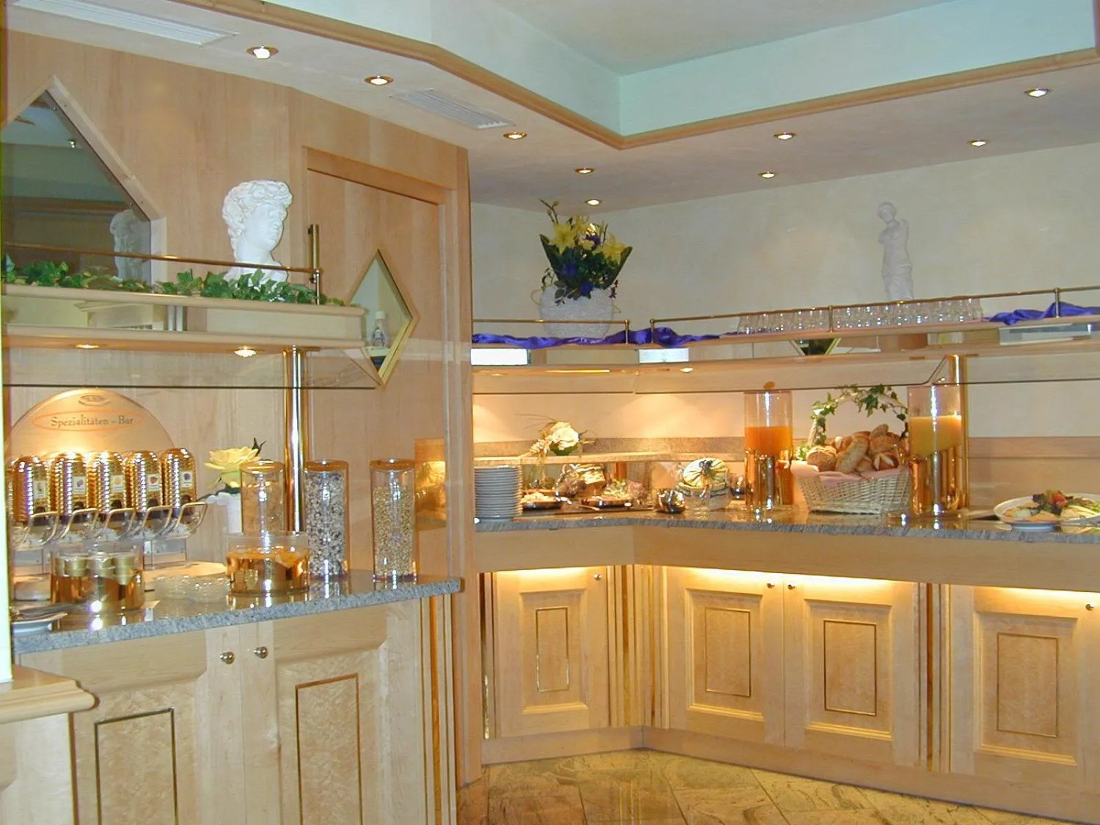 Food in City-Hotel garni