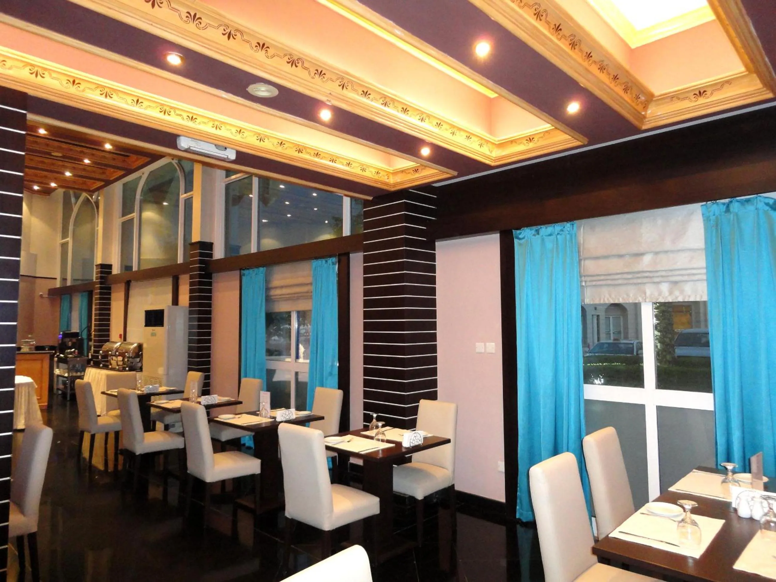 Restaurant/Places to Eat in Beach Bay Hotel Muscat