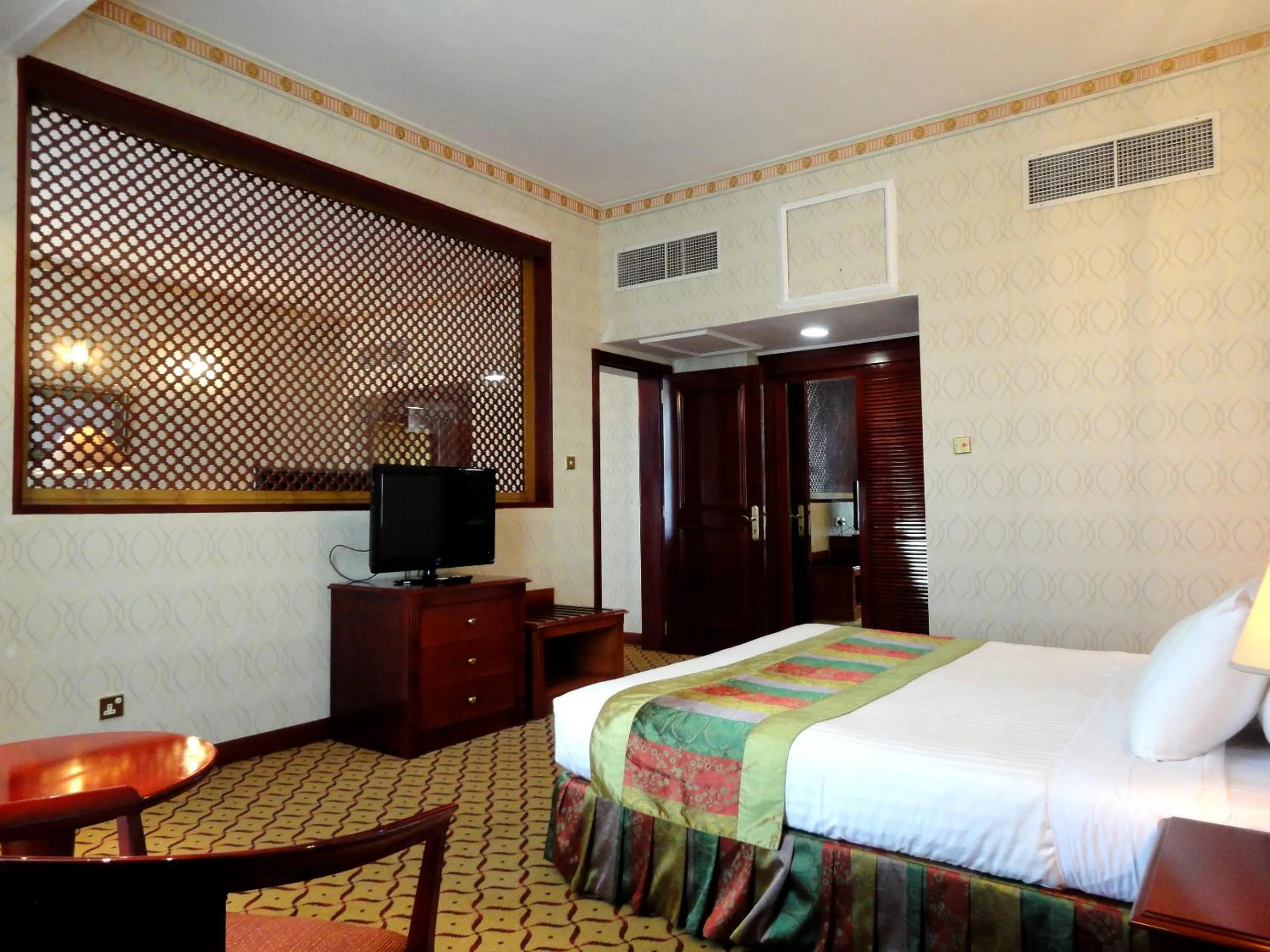 Bedroom, TV/Entertainment Center in Beach Bay Hotel Muscat