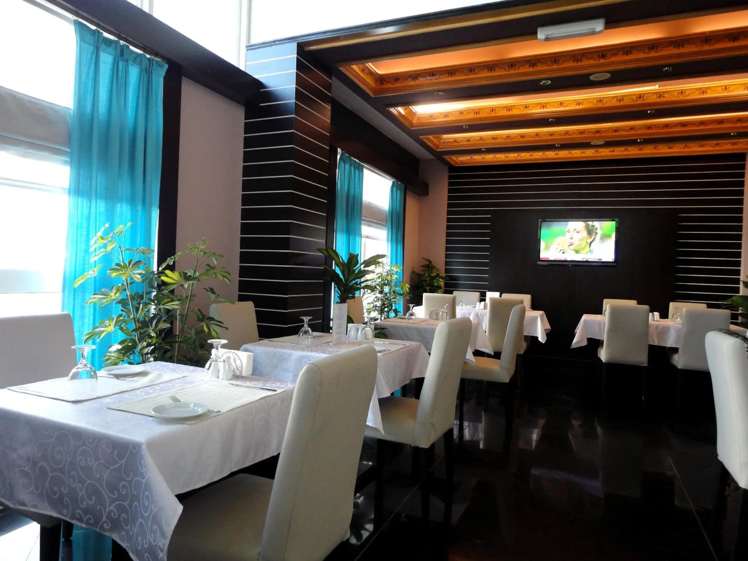 Restaurant/Places to Eat in Beach Bay Hotel Muscat