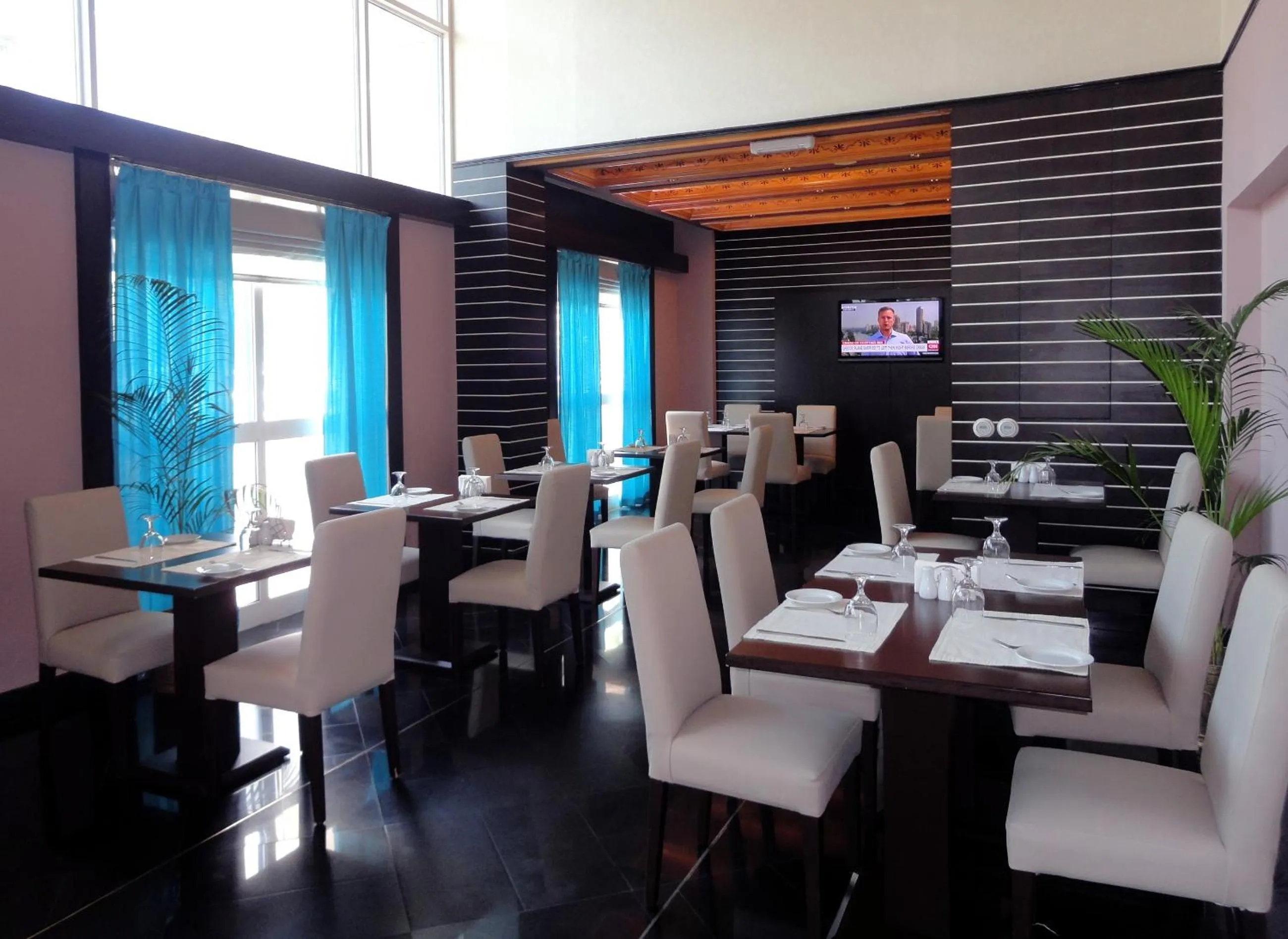Restaurant/Places to Eat in Beach Bay Hotel Muscat