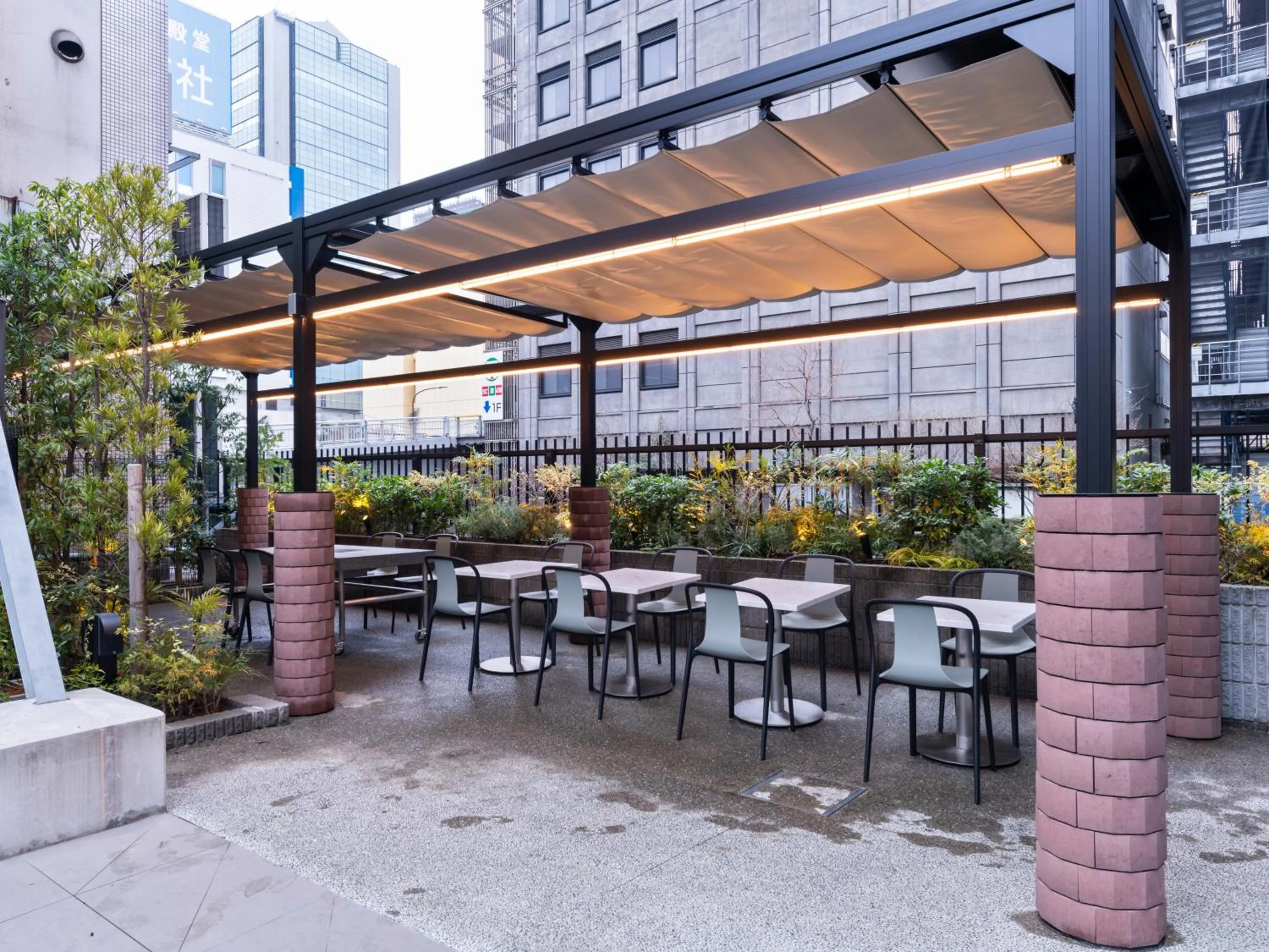 Balcony/Terrace in sequence SUIDOBASHI - Tokyo