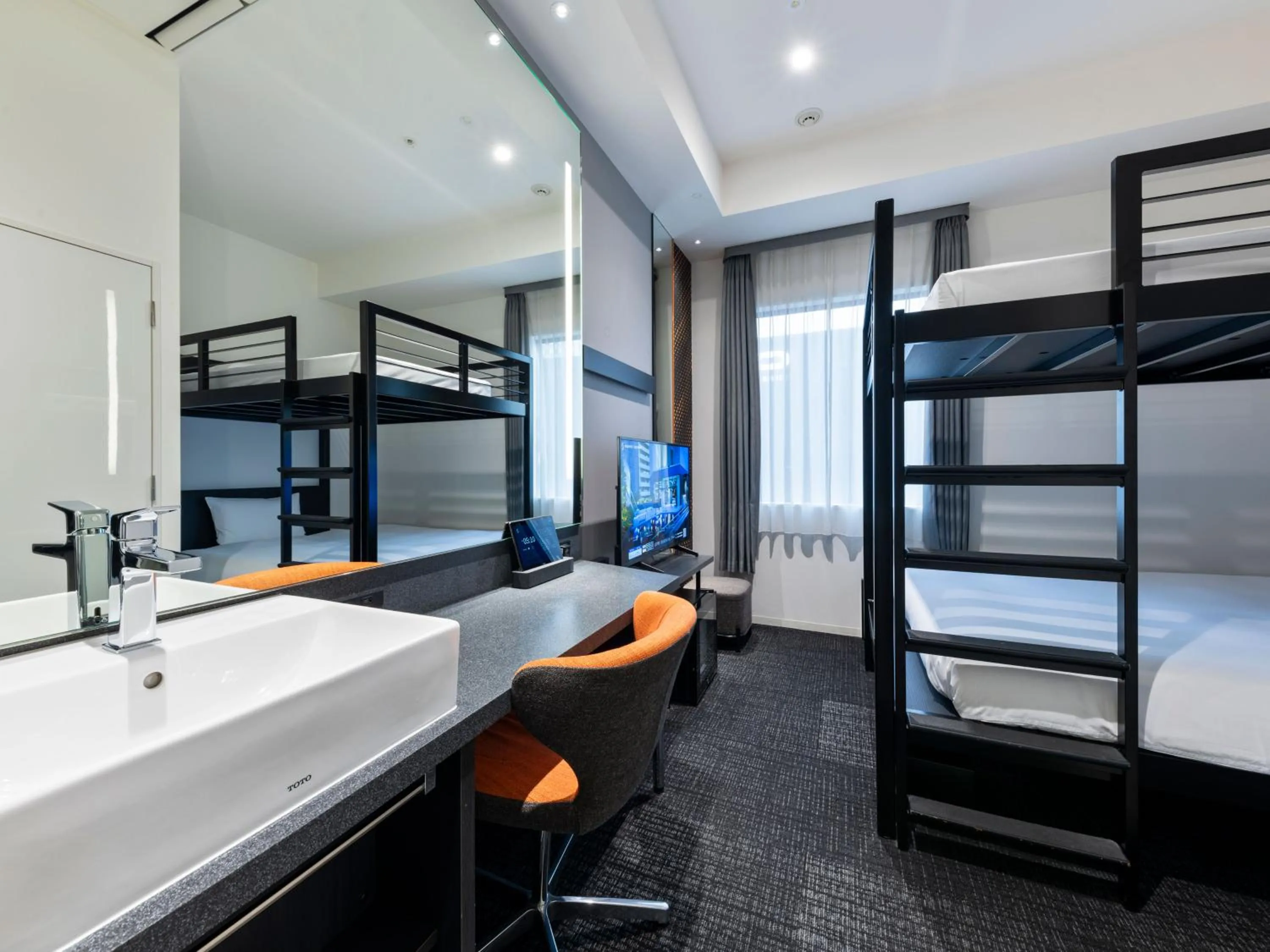 Photo of the whole room, Bed in sequence SUIDOBASHI - Tokyo