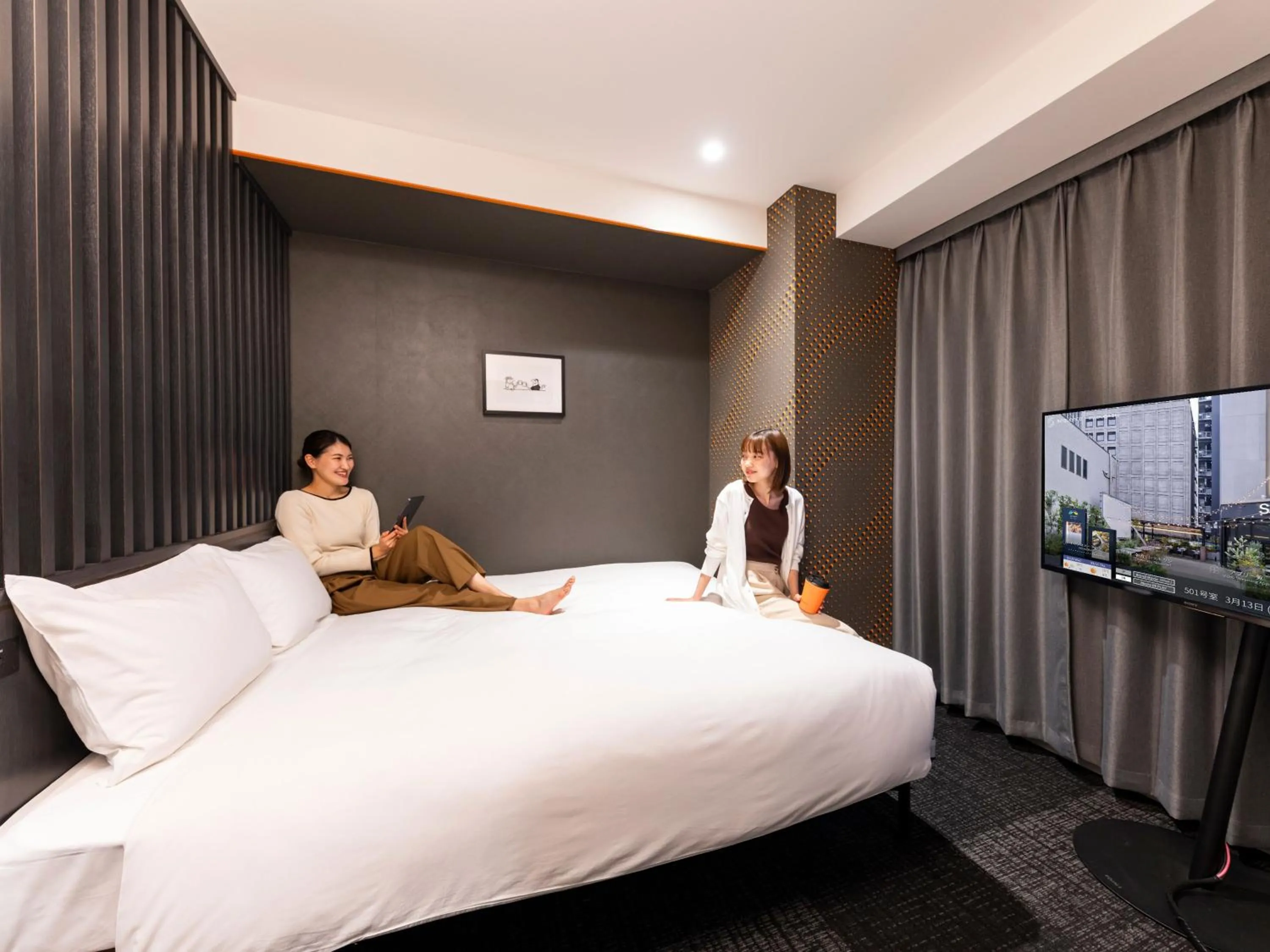 Photo of the whole room, Bed in sequence SUIDOBASHI - Tokyo