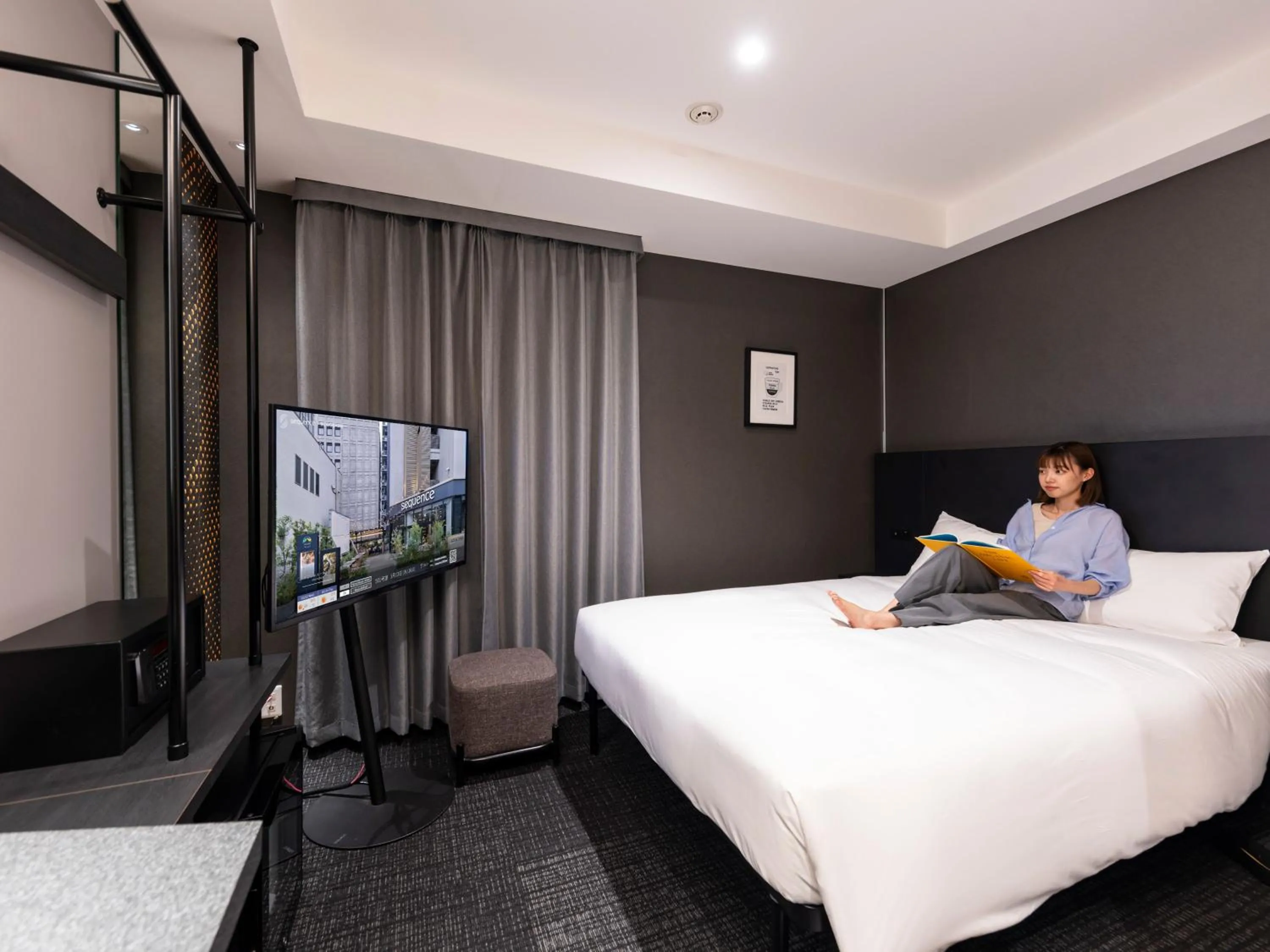 Photo of the whole room, Bed in sequence SUIDOBASHI - Tokyo