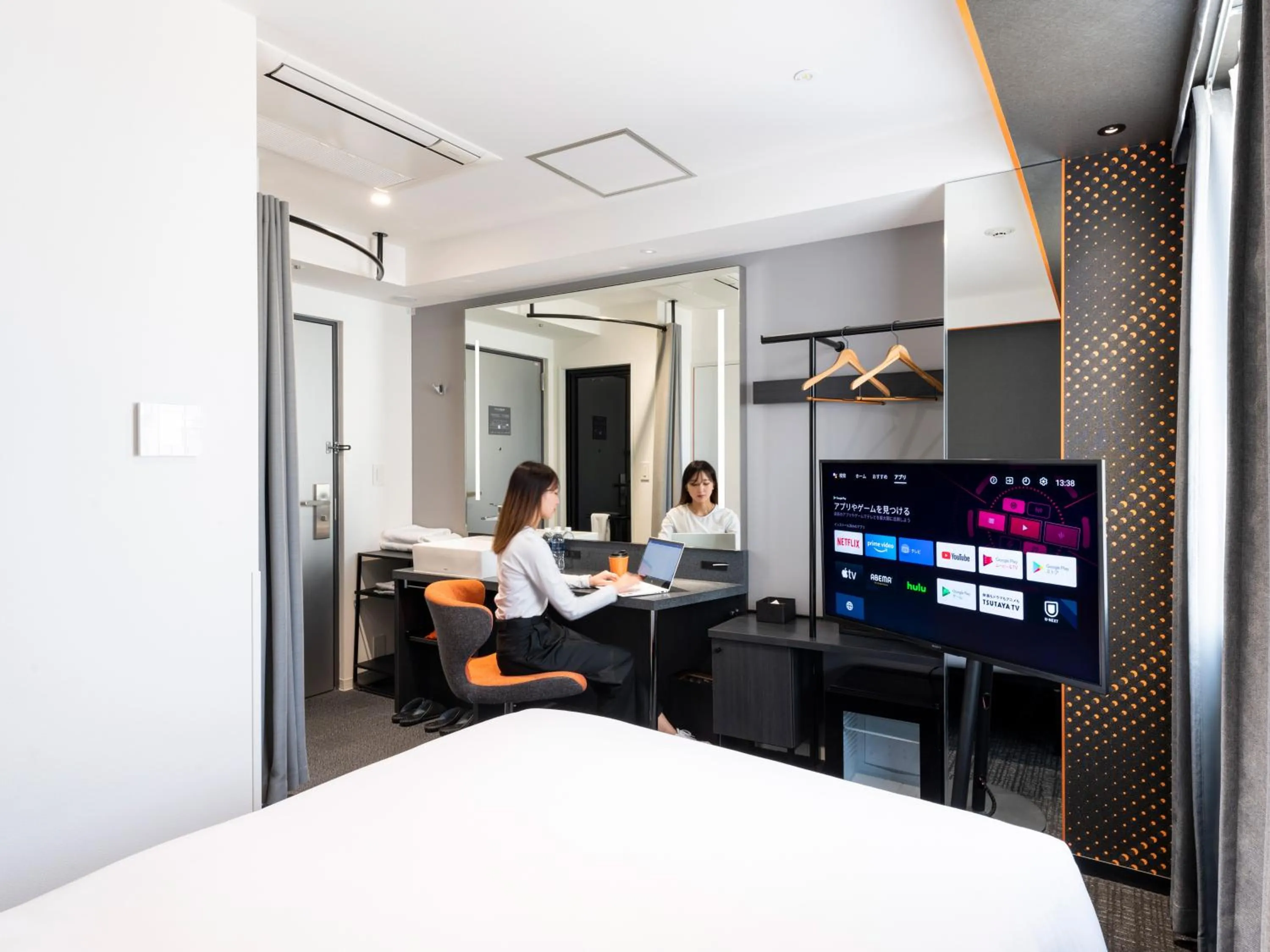 Photo of the whole room in sequence SUIDOBASHI - Tokyo