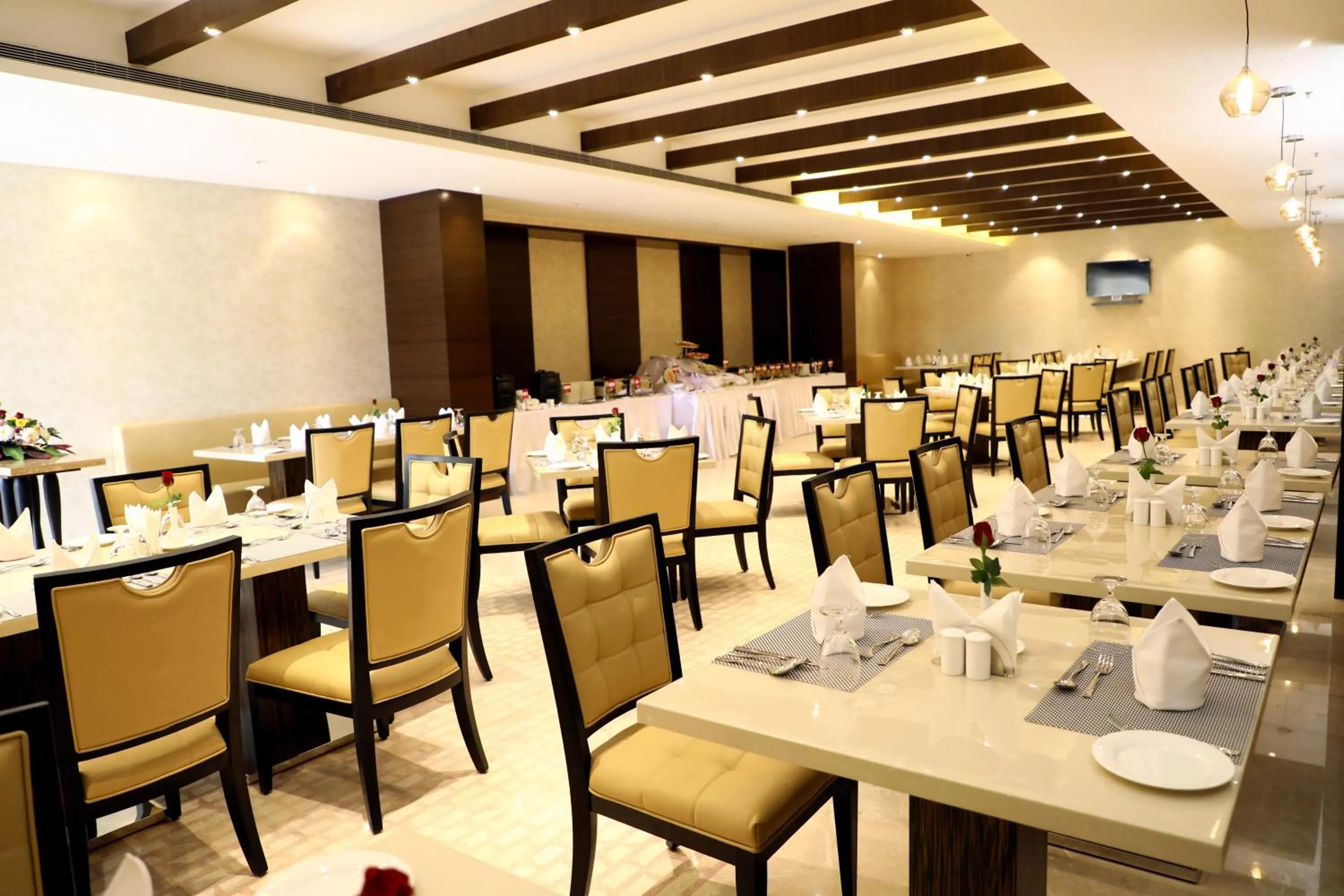 Restaurant/places to eat in YN Hotels