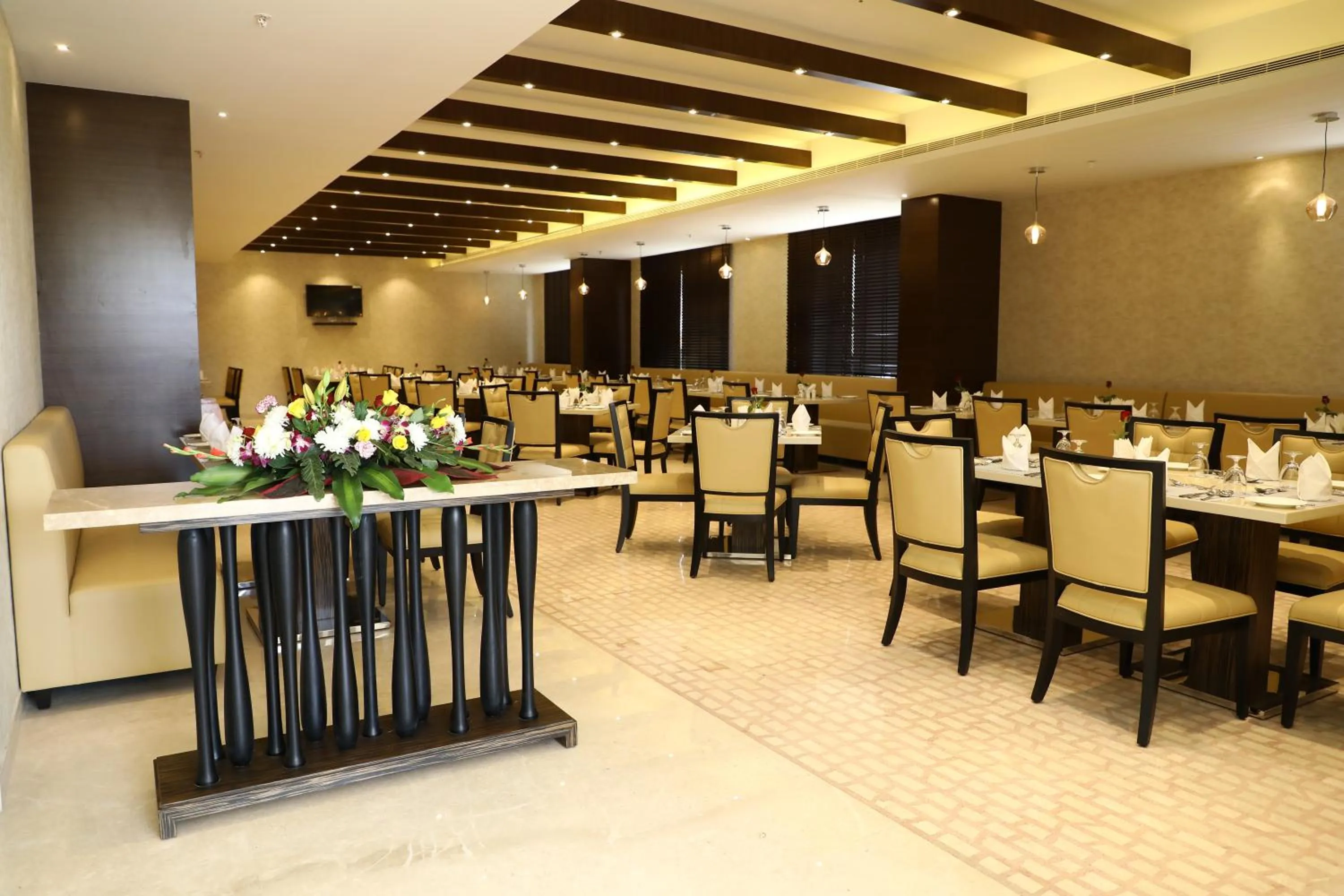 Restaurant/places to eat in YN Hotels