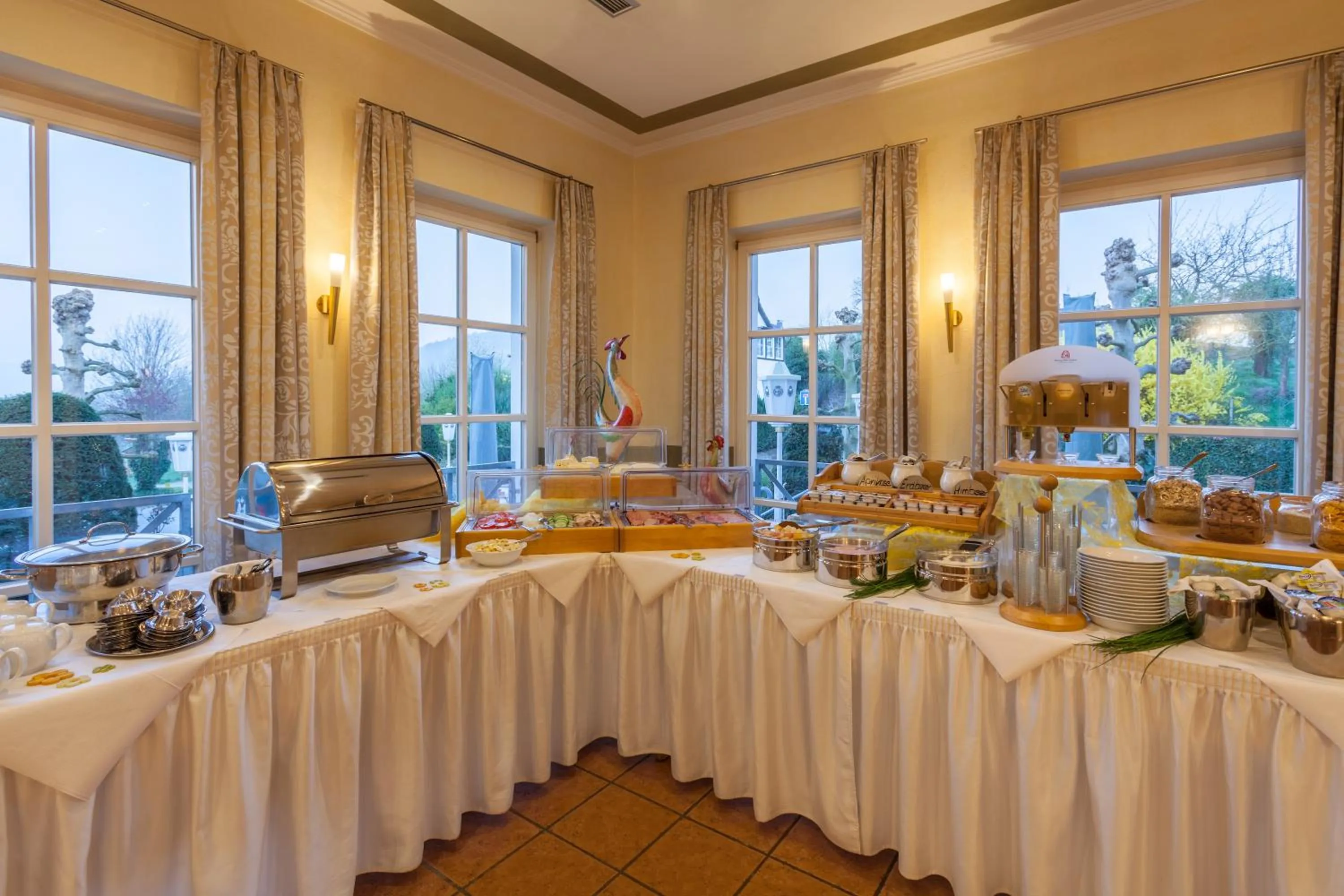 Buffet breakfast in Landhotel Weserblick