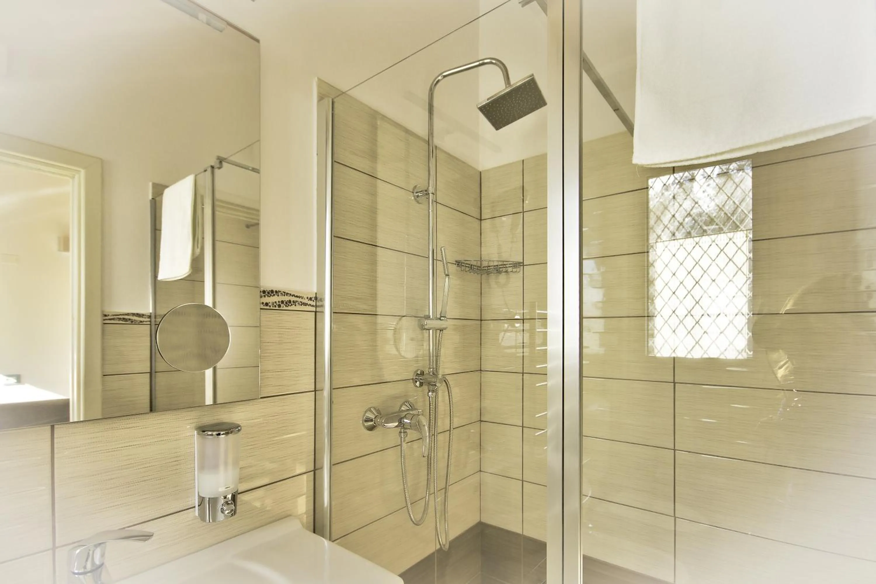 IL SOLE NEL MARE - Lido di Volano