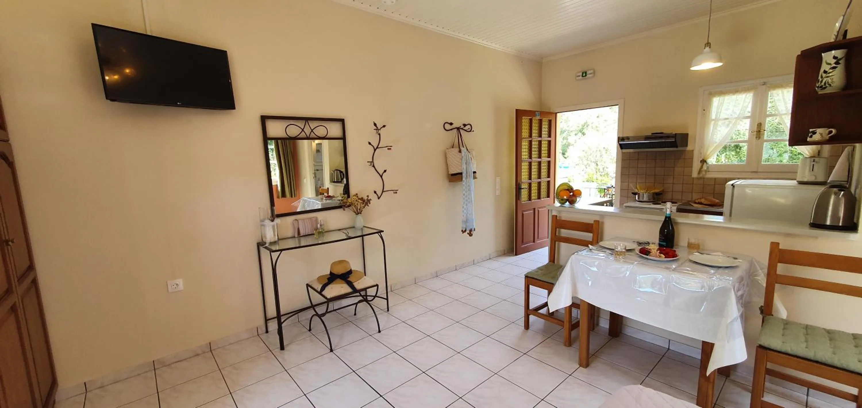 TV and multimedia in LIvadi Studios with Pool