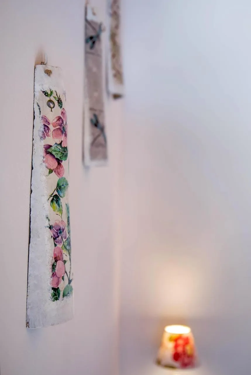 Decorative detail in LIvadi Studios with Pool