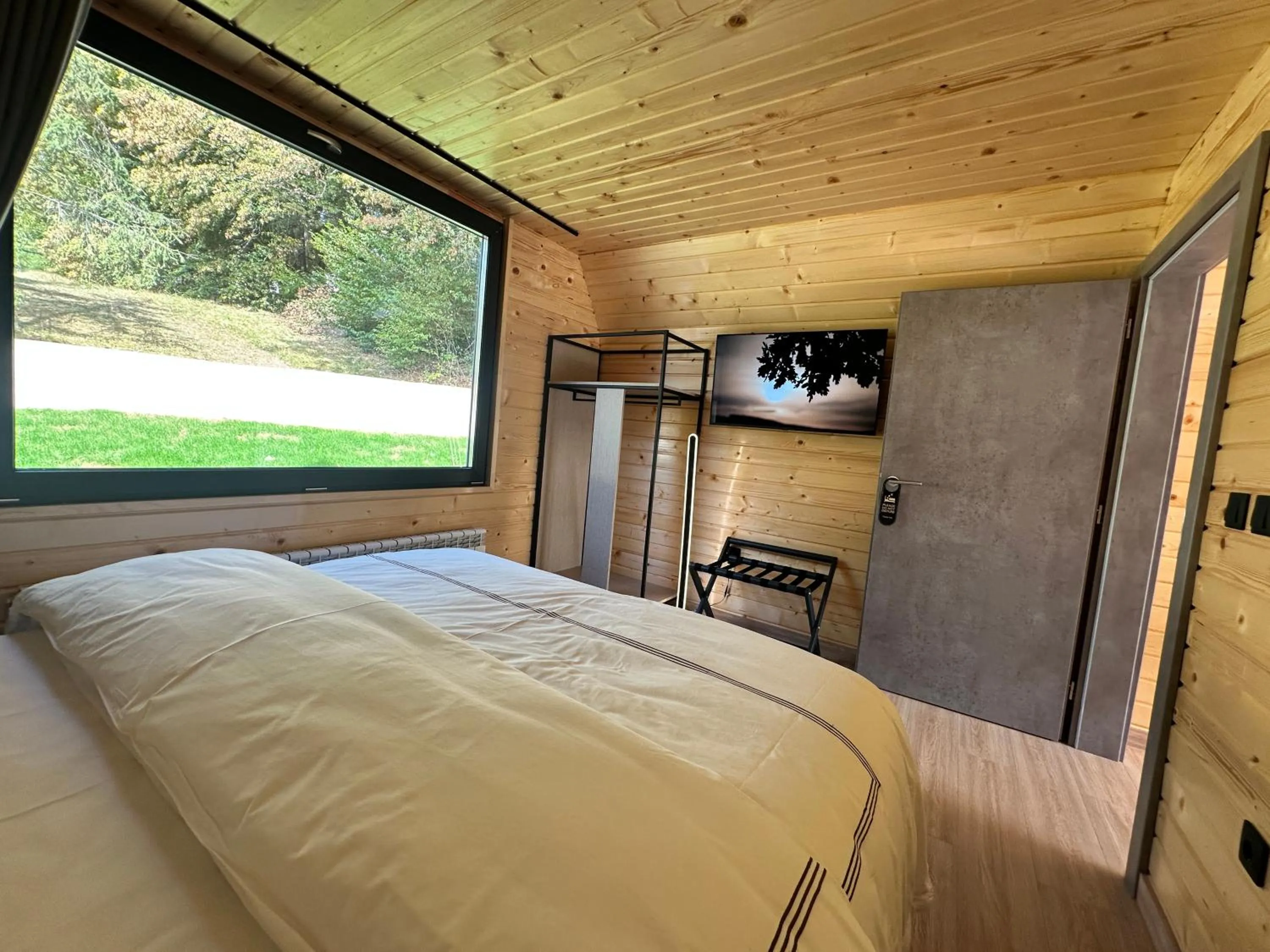 Bed in Hotel McPietroasa