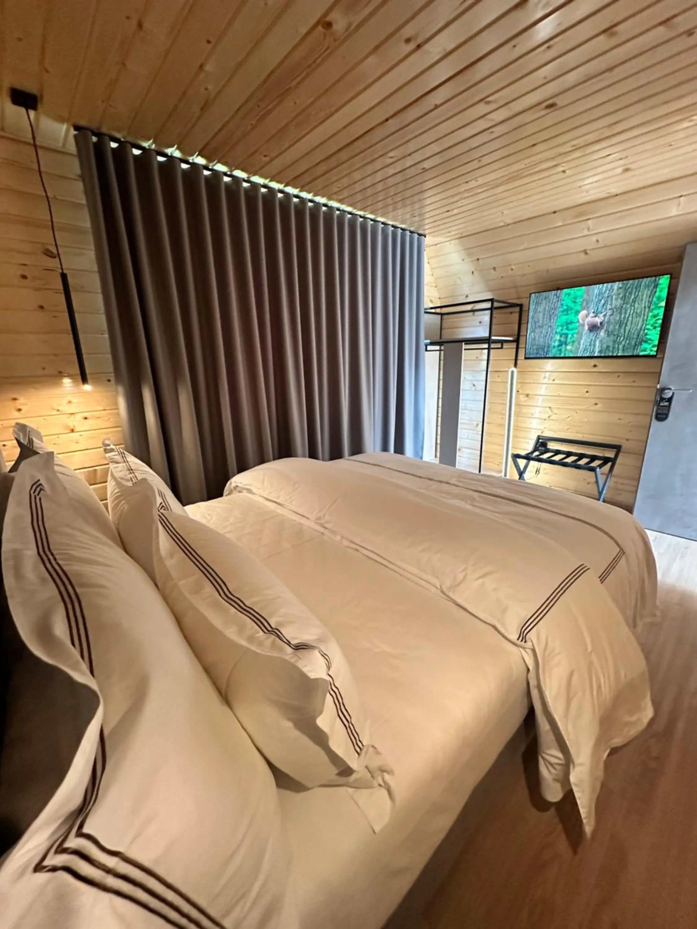 Bed in Hotel McPietroasa