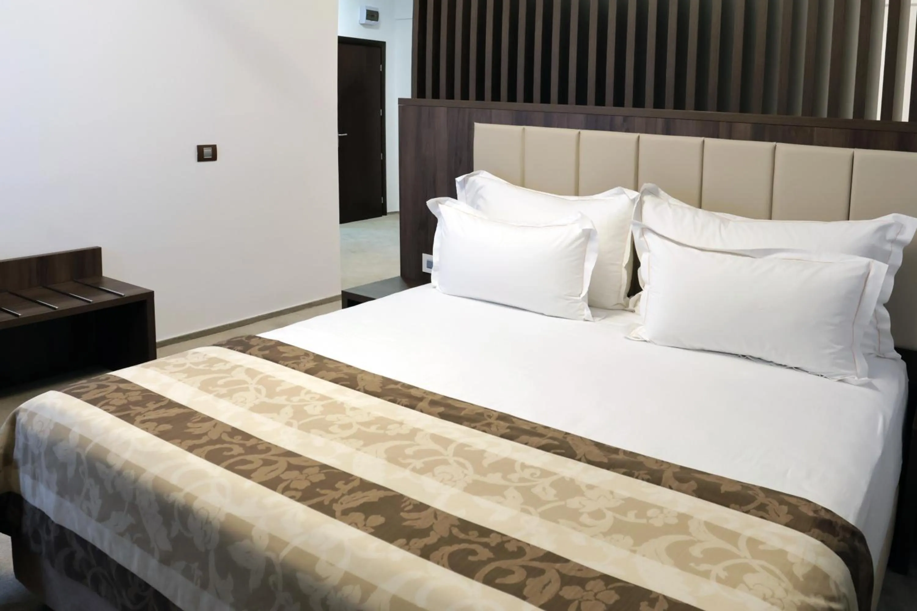 Bed in Hotel McPietroasa