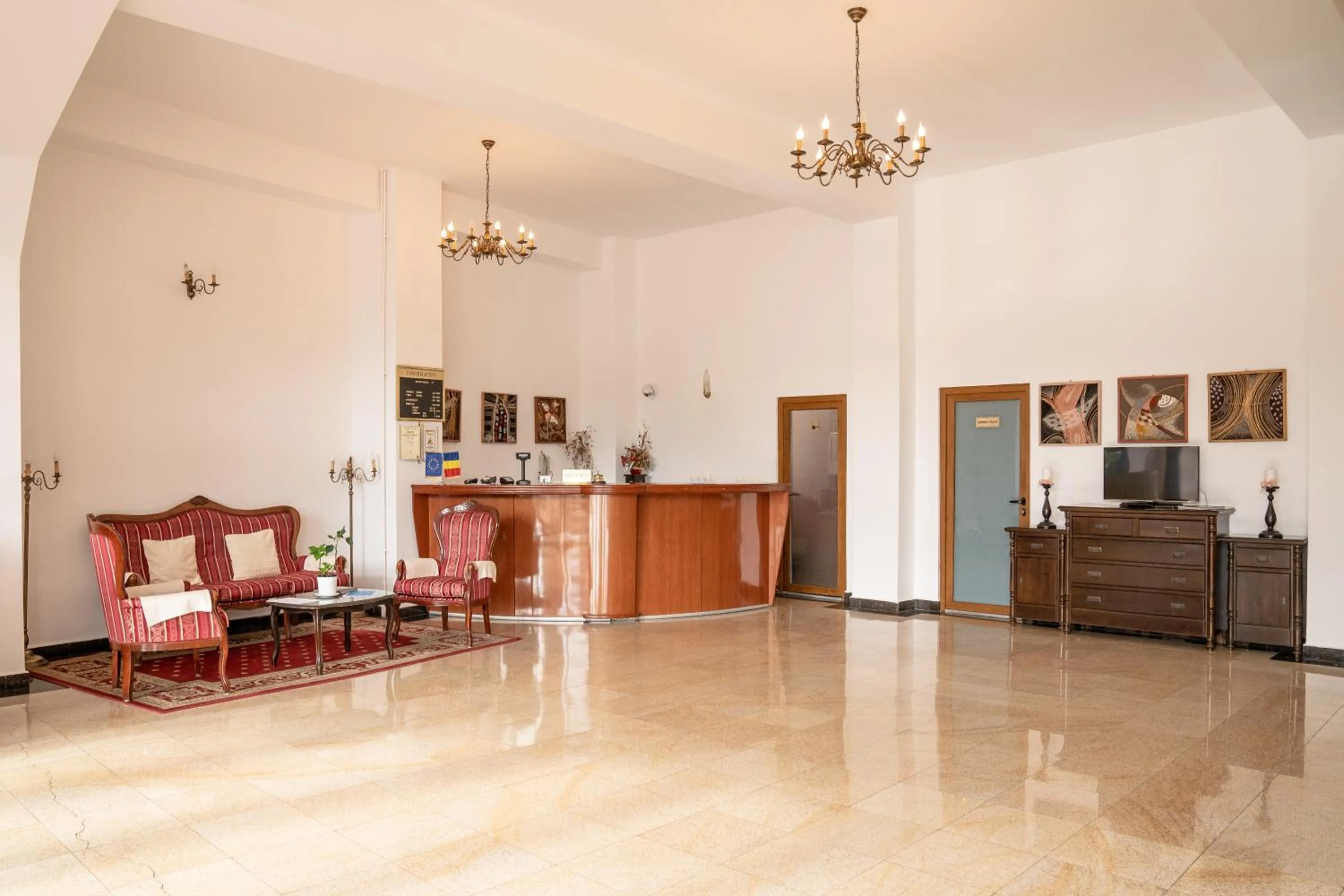Lobby or reception in Hotel McPietroasa