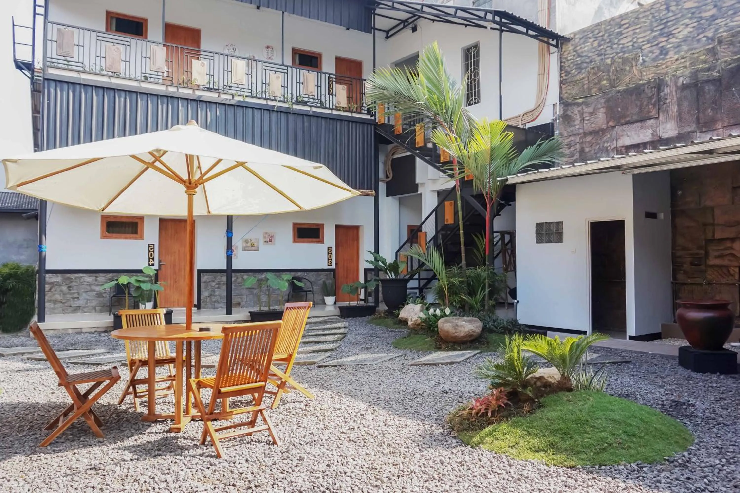 RedDoorz near Velodrome Malang 2