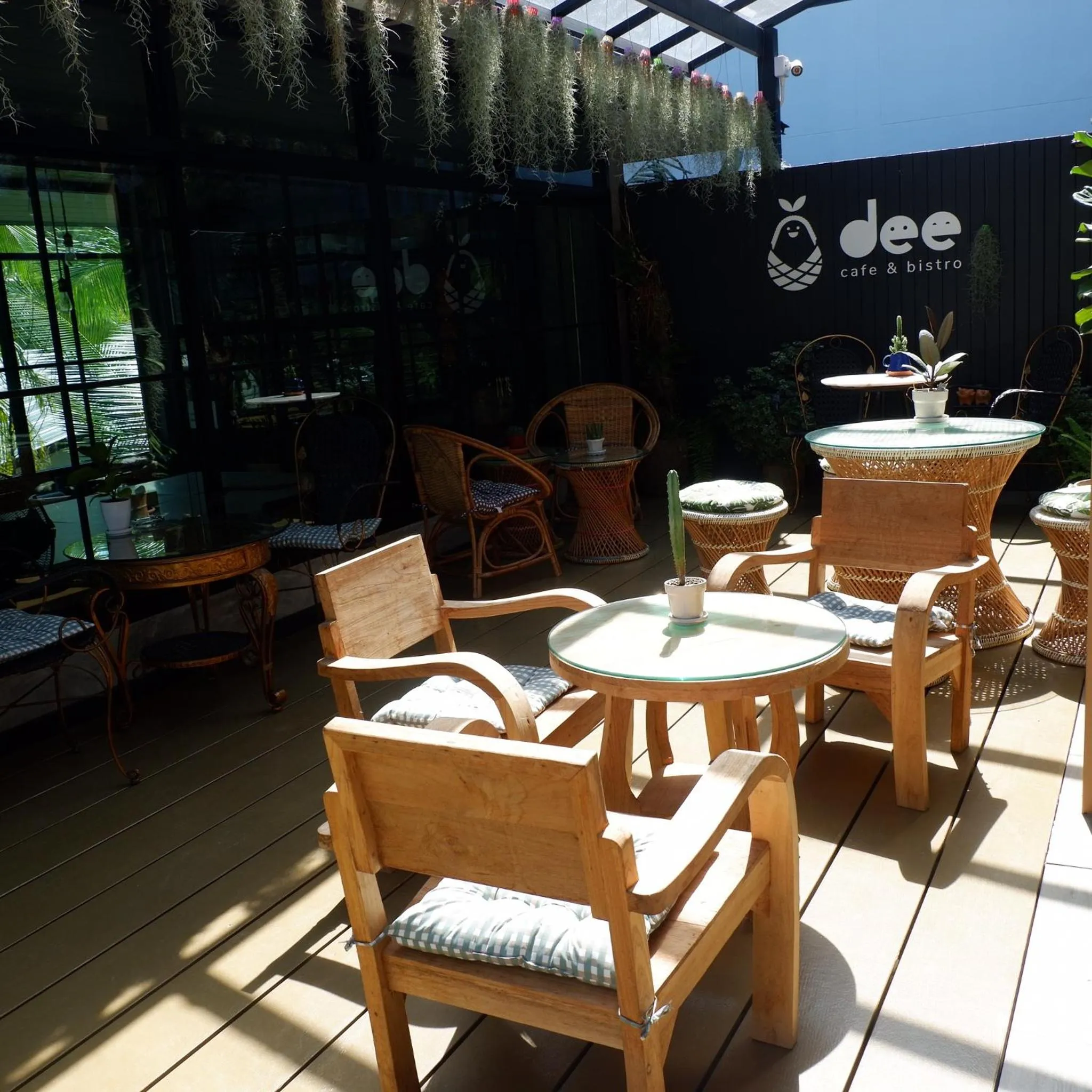 Restaurant/places to eat in Dee Homestay