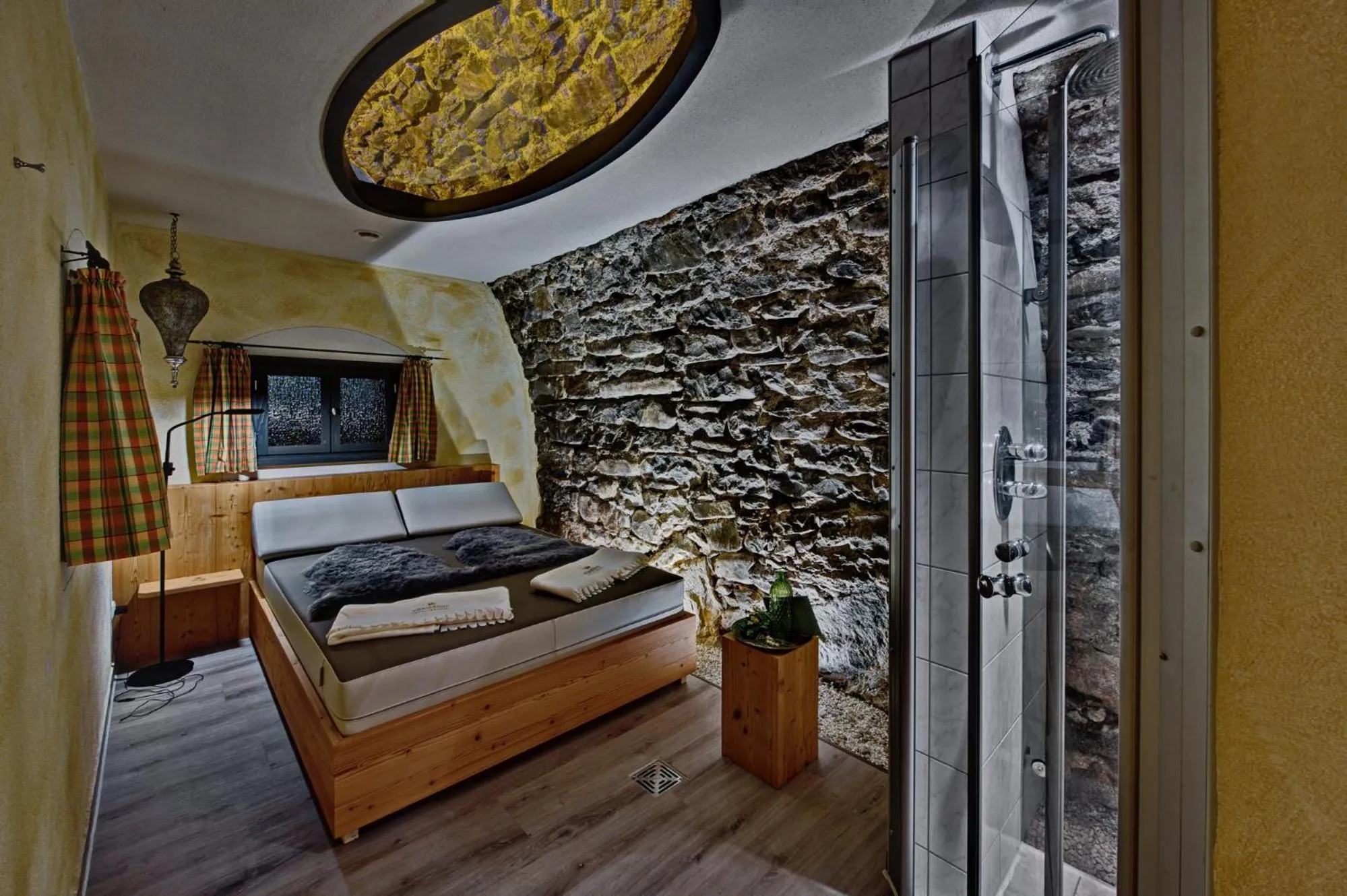 Sauna, Bed in Königshof Hotel Resort