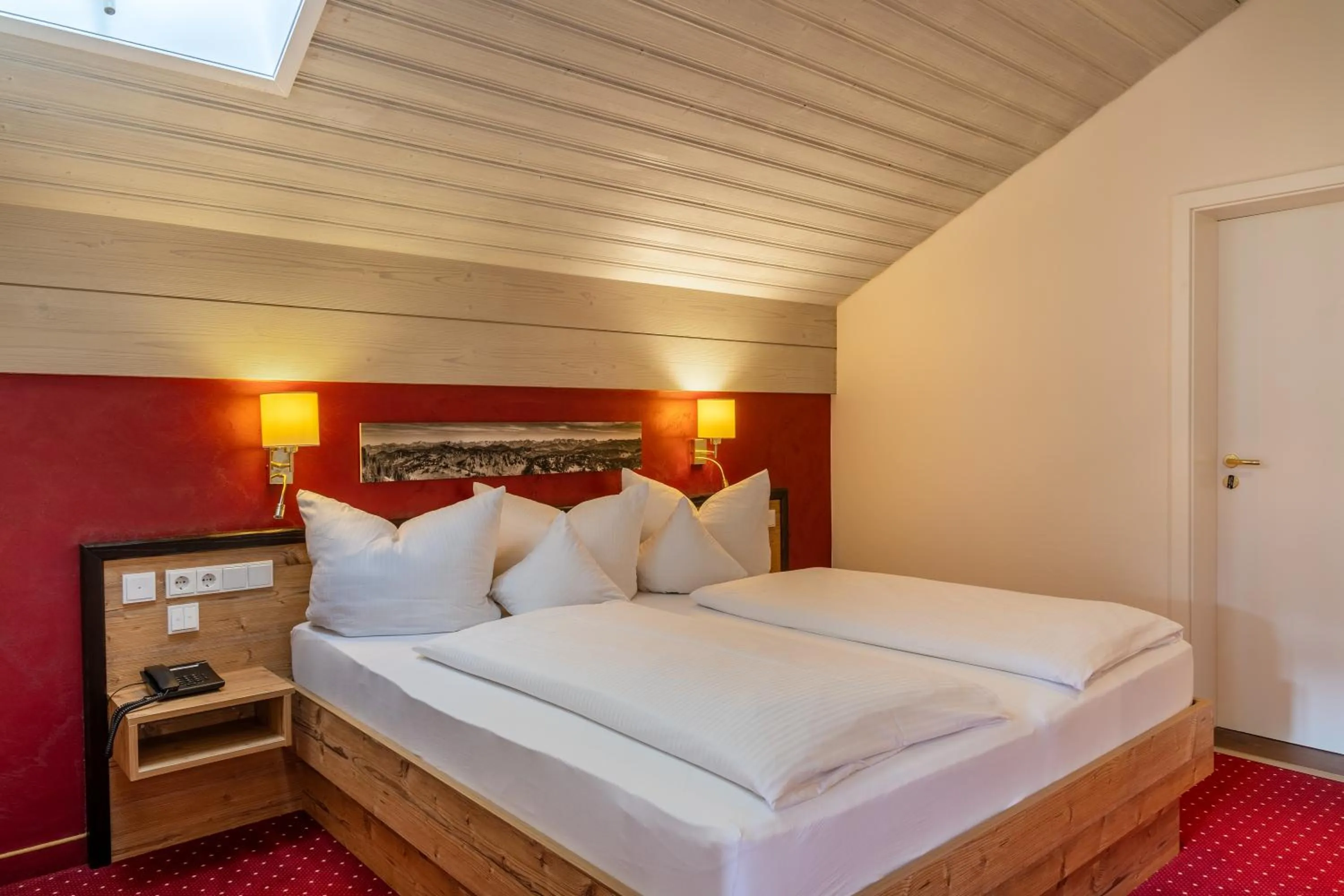 Photo of the whole room, Bed in Königshof Hotel Resort