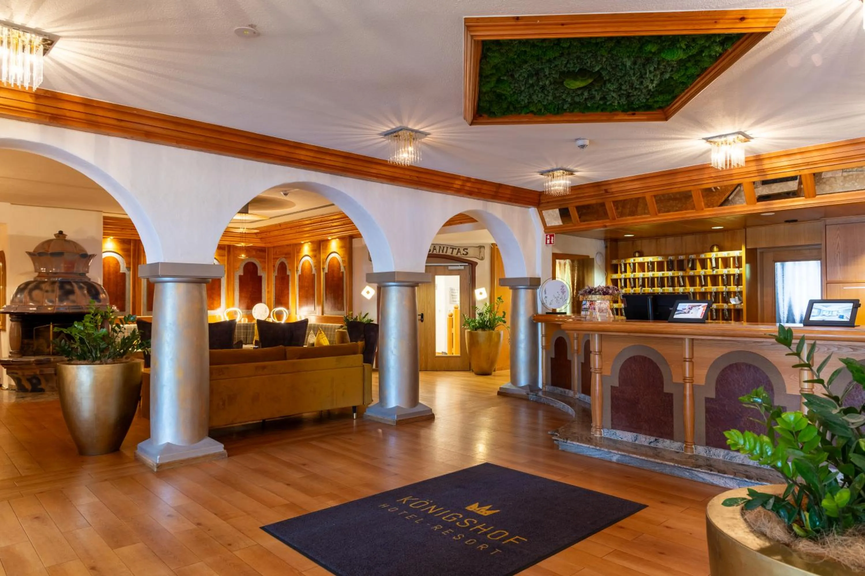 Lobby or reception in Königshof Hotel Resort