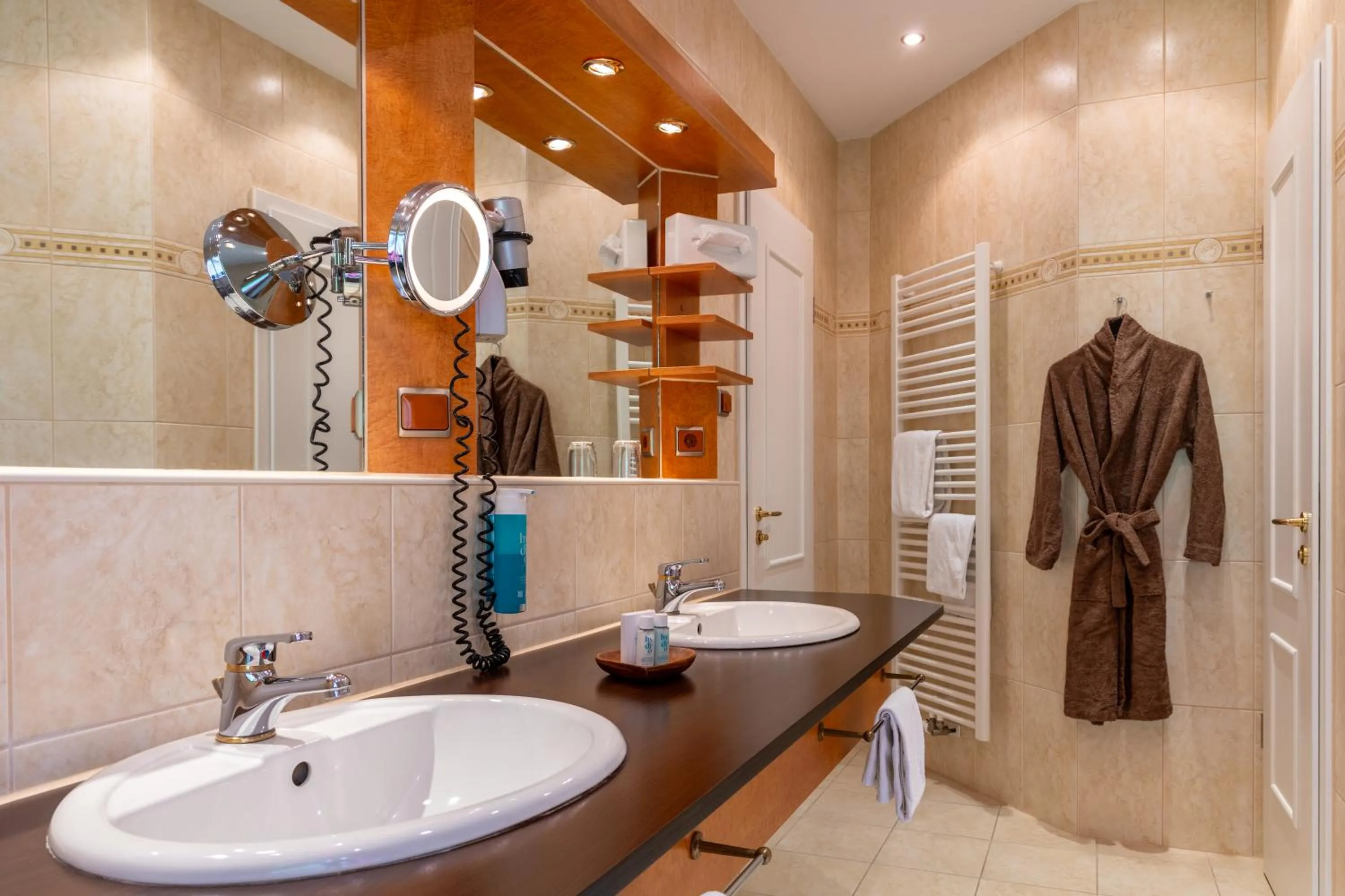 Bathroom in Königshof Hotel Resort