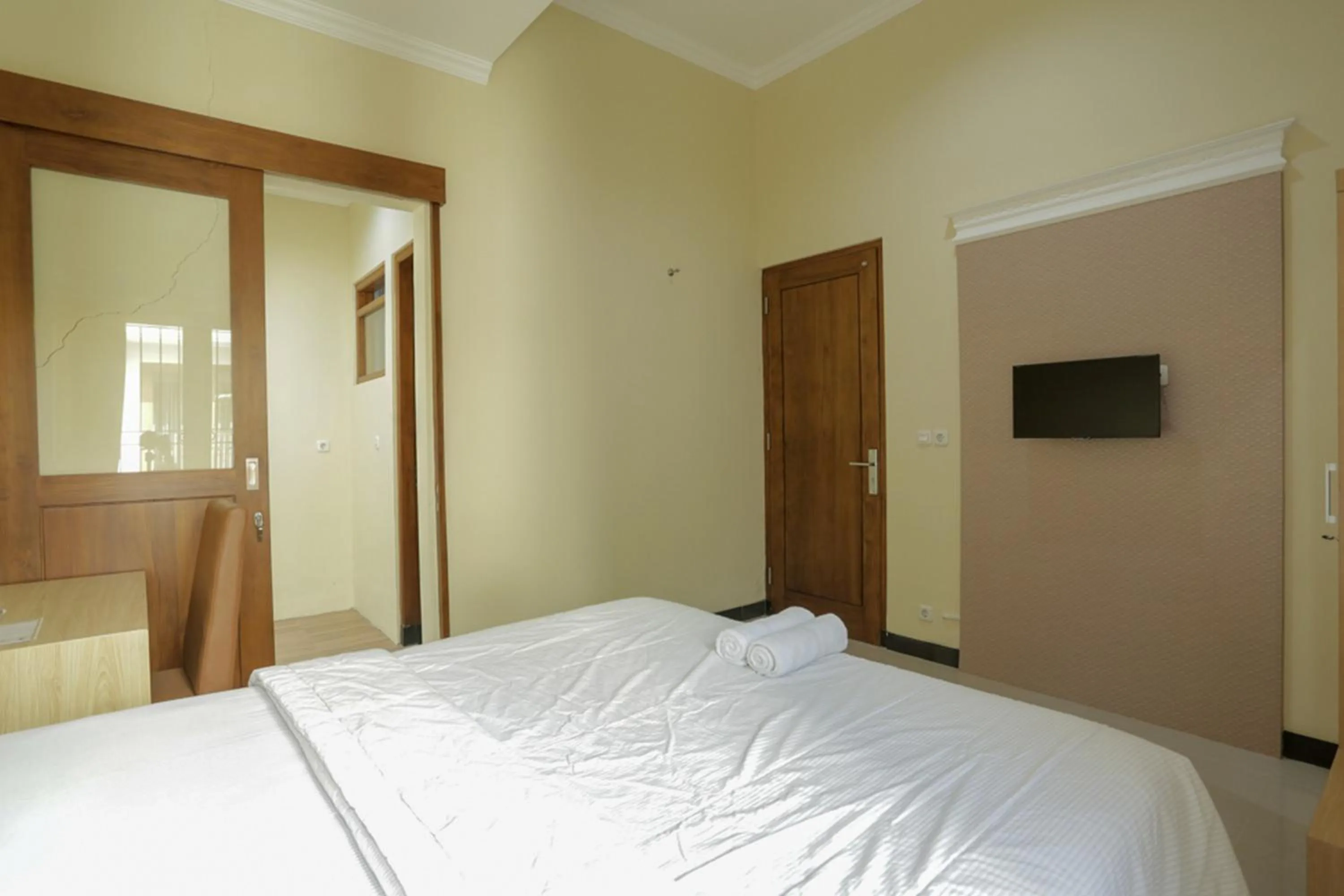 Bedroom, Bed in IDR Green Guest House Syariah Mitra RedDoorz
