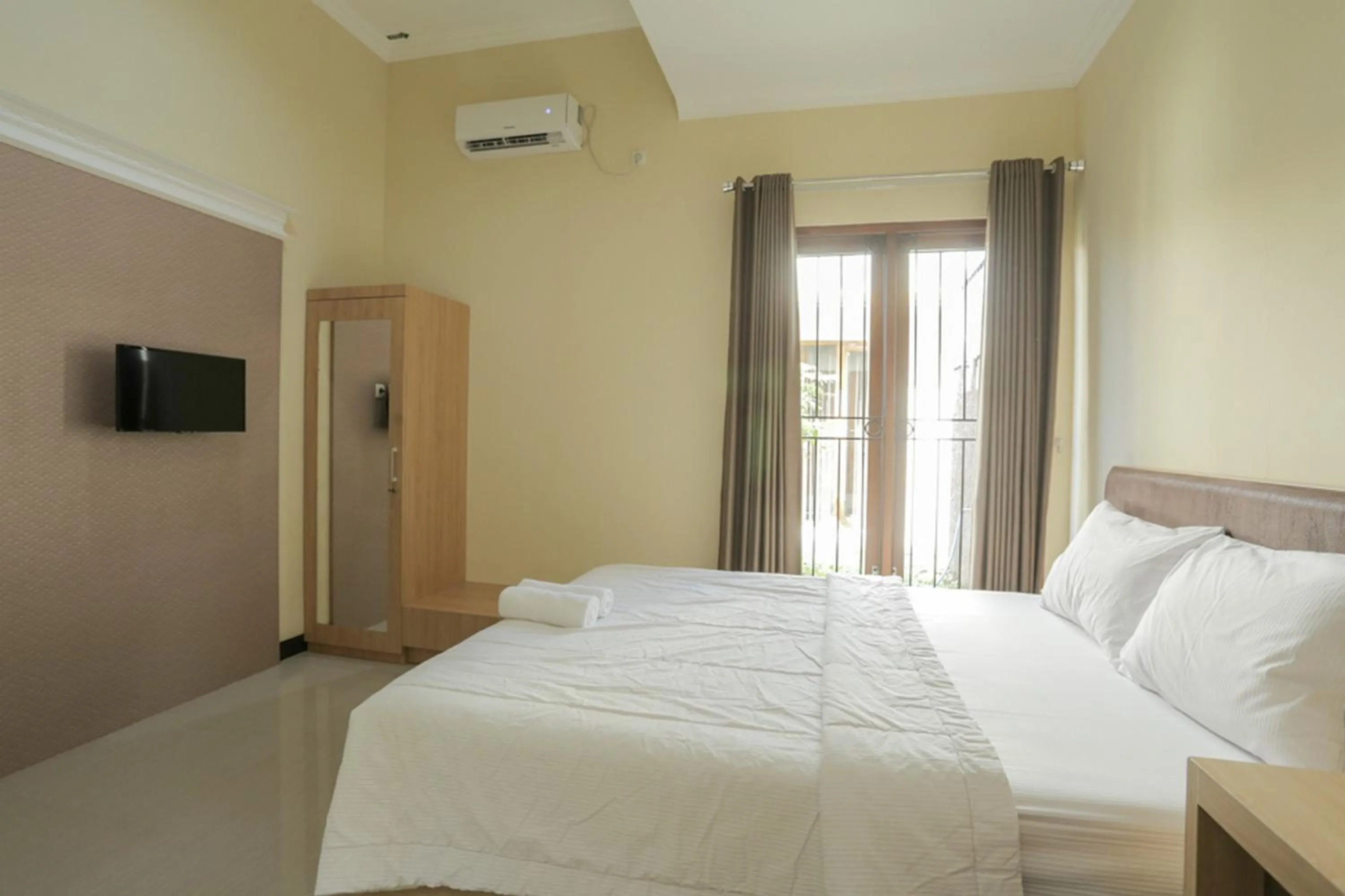 Bedroom, Bed in IDR Green Guest House Syariah Mitra RedDoorz