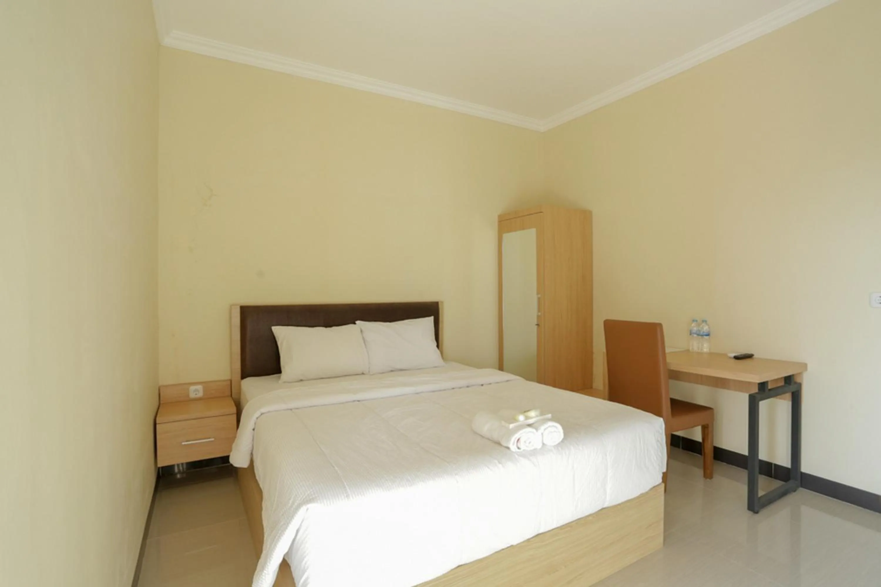 Bedroom, Bed in IDR Green Guest House Syariah Mitra RedDoorz