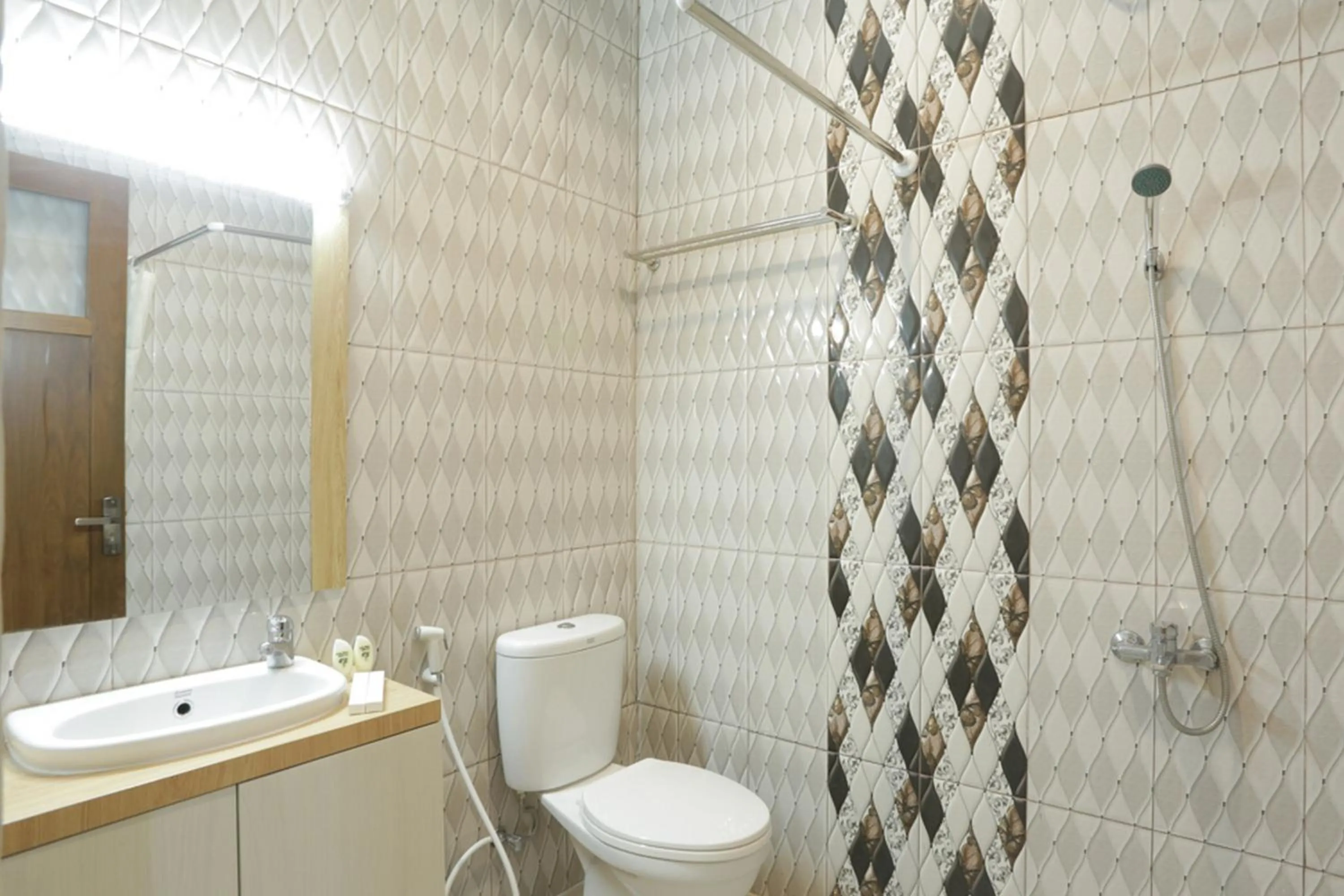 Bathroom in IDR Green Guest House Syariah Mitra RedDoorz