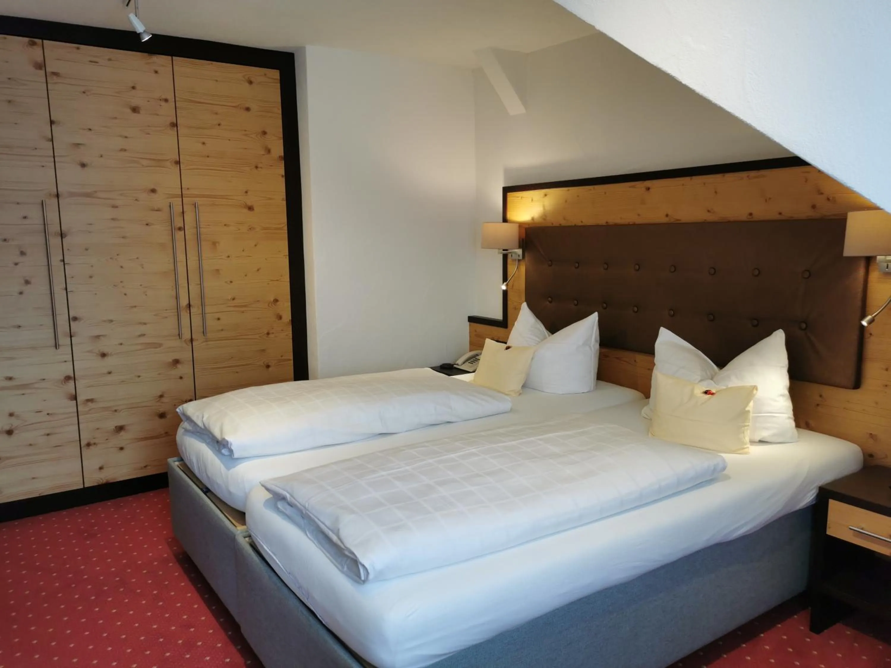 Bedroom, Bed in Wittelsbacher Hof