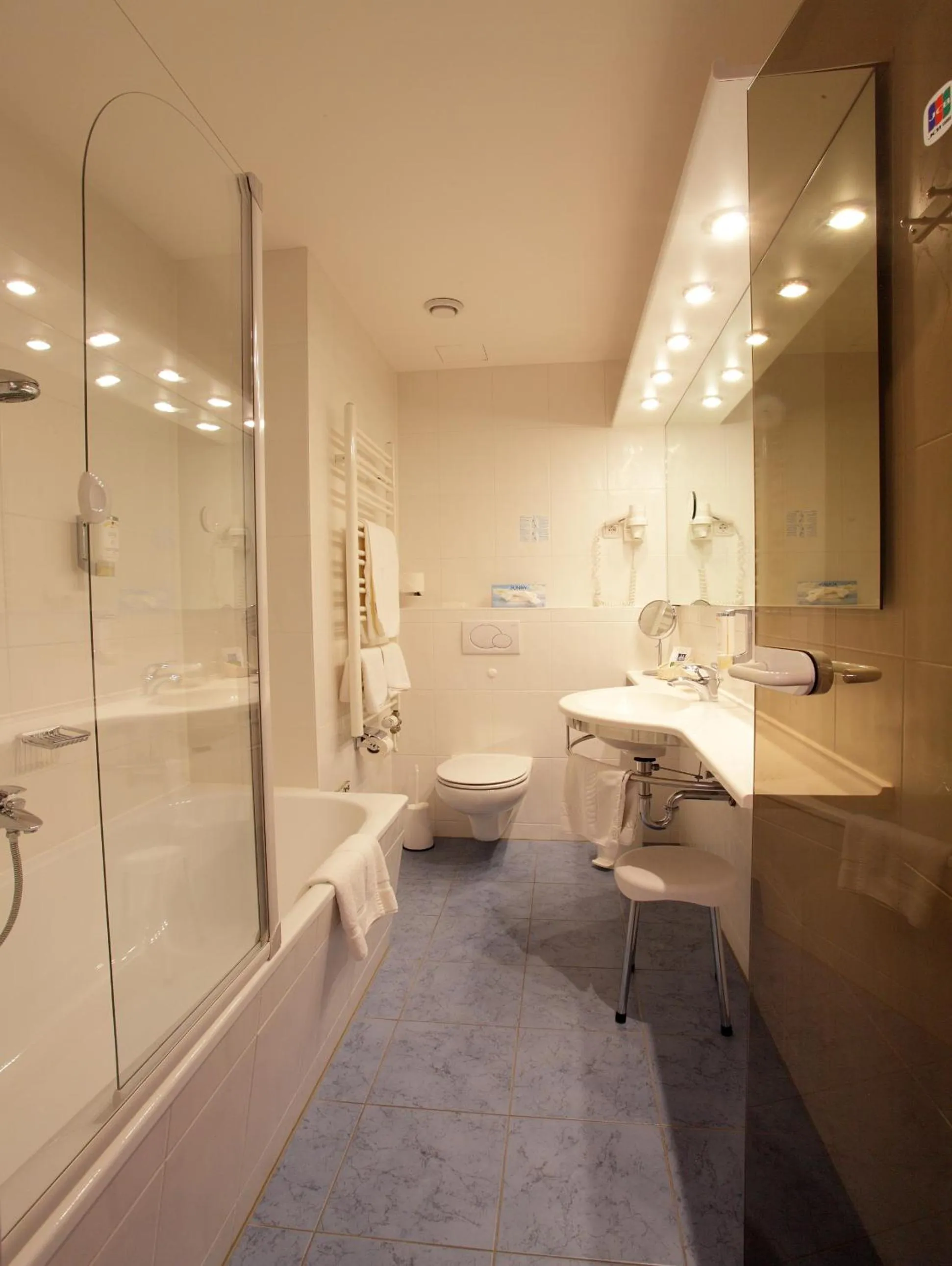 Bathroom in Wittelsbacher Hof