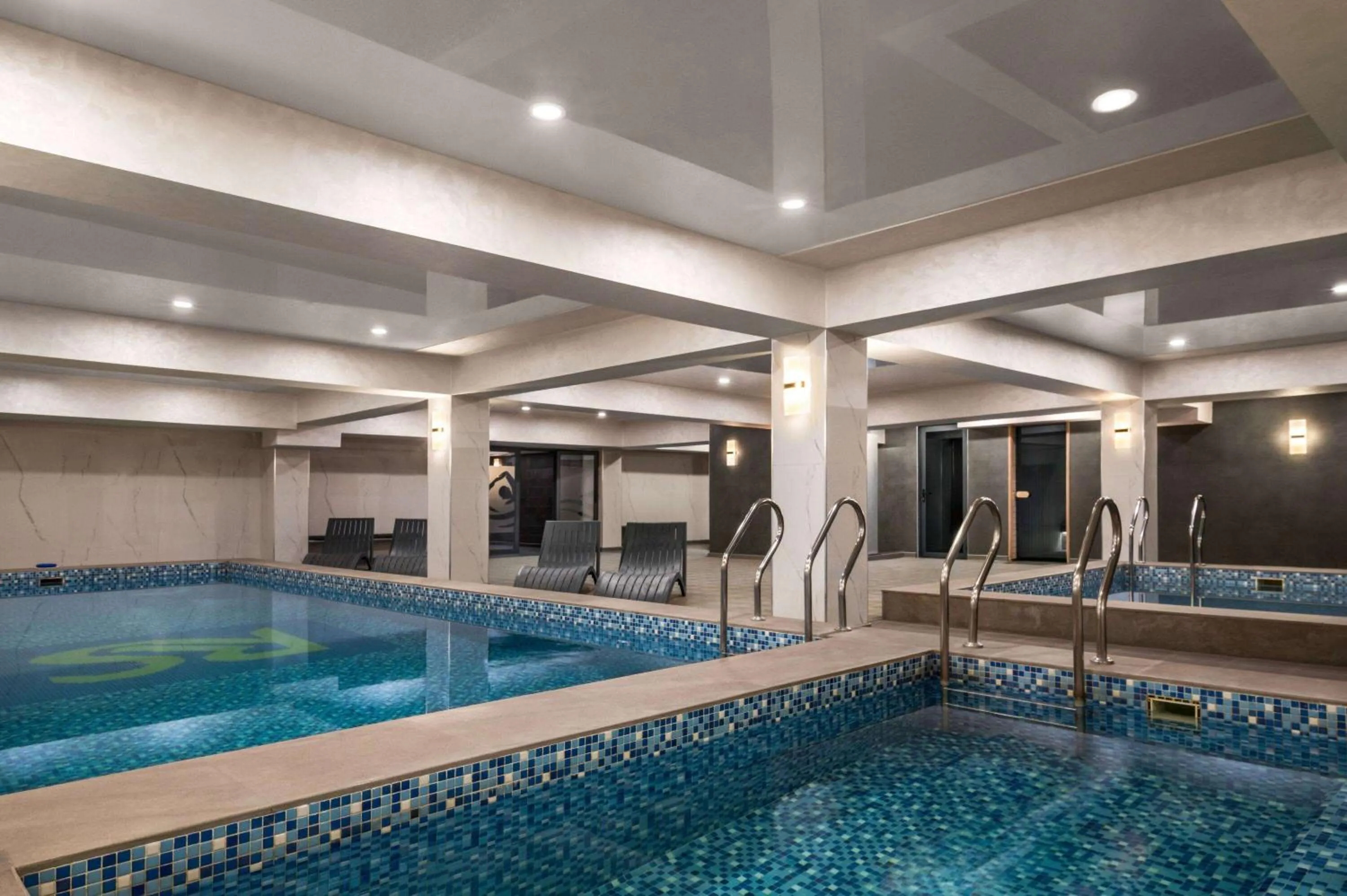 Hot Tub, Swimming Pool in Regal Stay Hotel by HotelPro Group