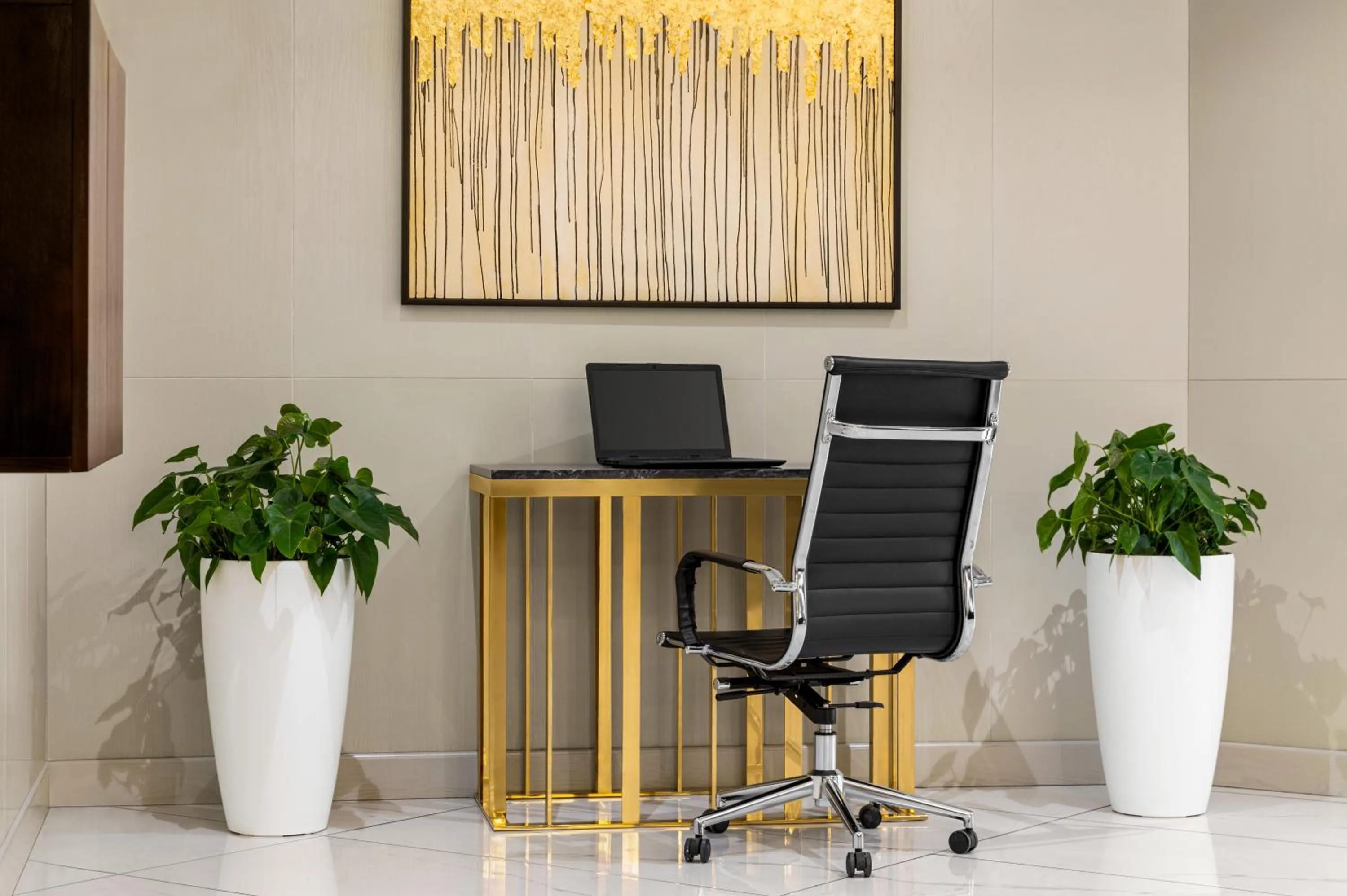 Business facilities in Regal Stay Hotel by HotelPro Group