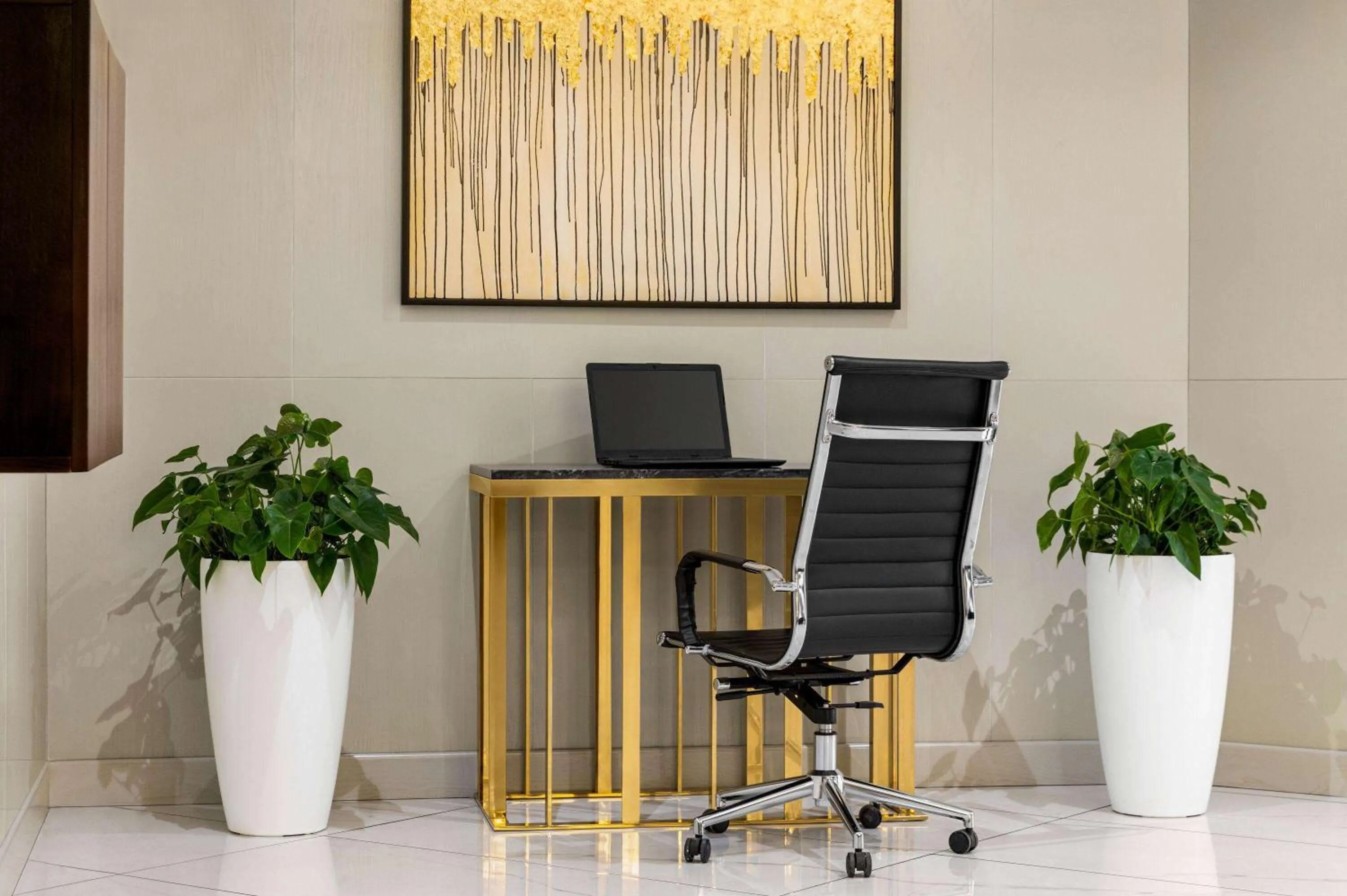 Business facilities in Regal Stay Hotel by HotelPro Group