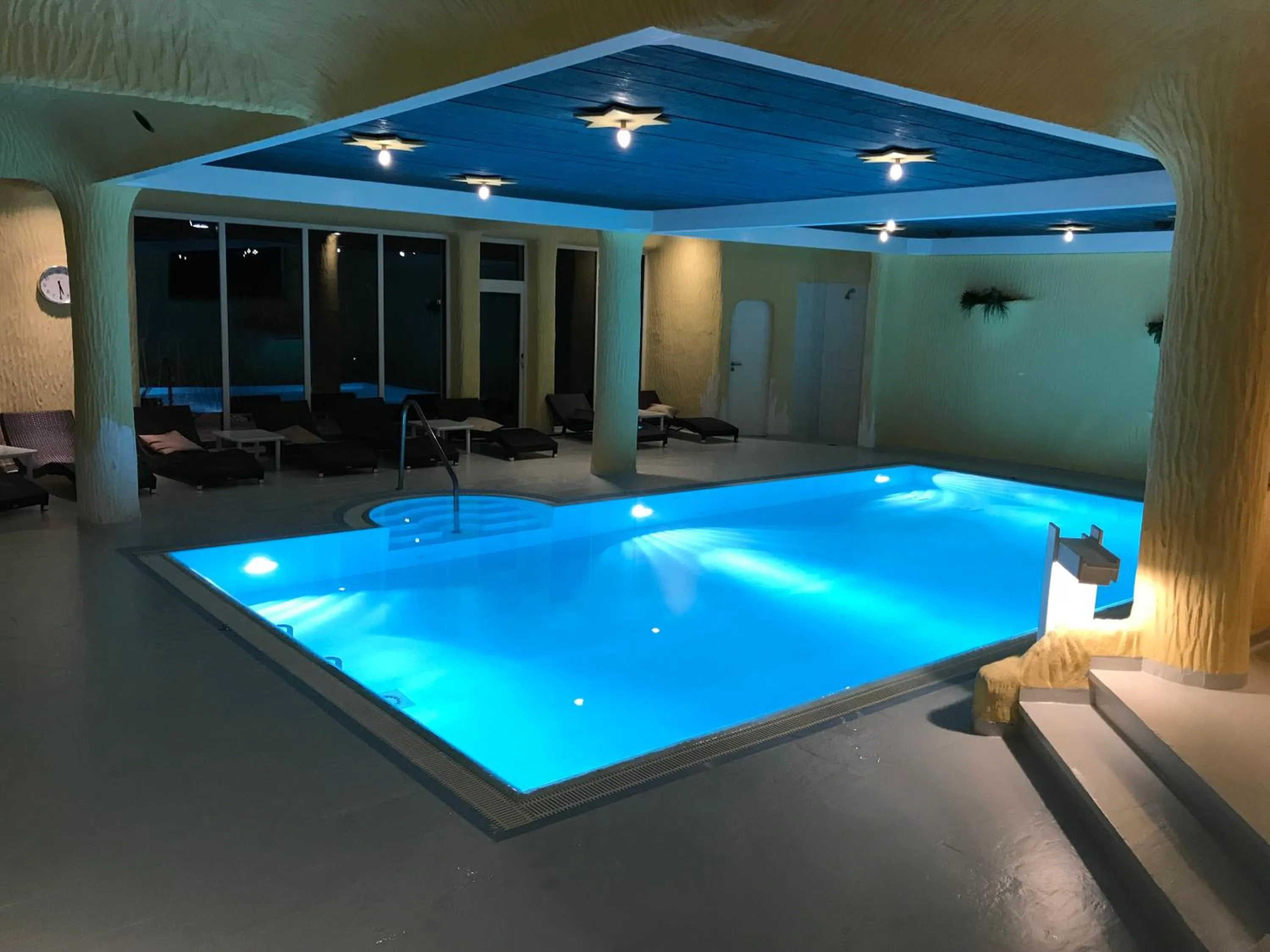 Swimming pool in Ringhotel Roggenland