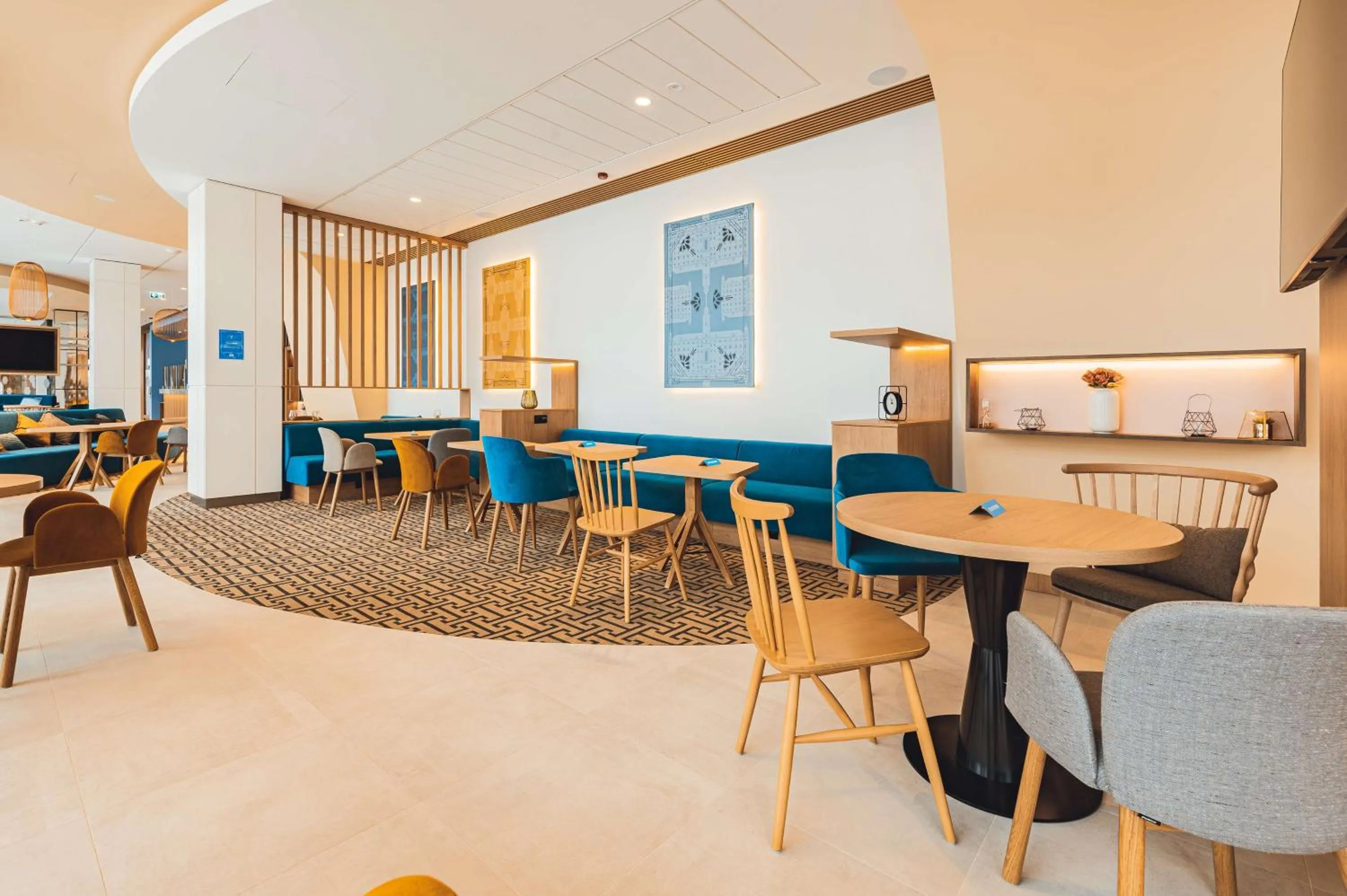 Dining area in Hampton By Hilton Warsaw Reduta
