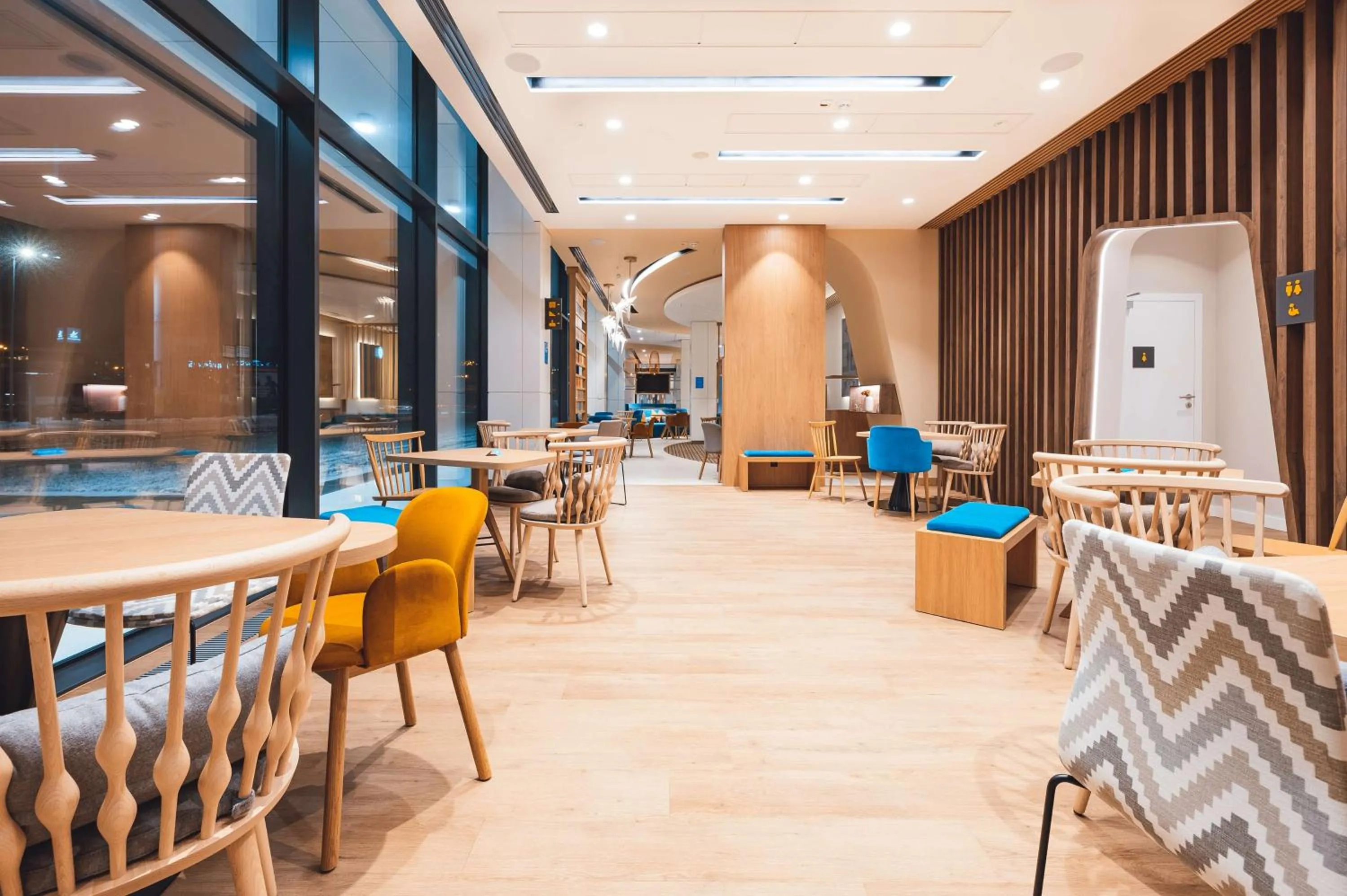 Dining area in Hampton By Hilton Warsaw Reduta