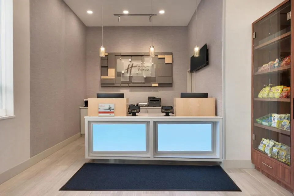 Lobby or reception in Holiday Inn Express - Jamaica - JFK AirTrain - NYC by IHG