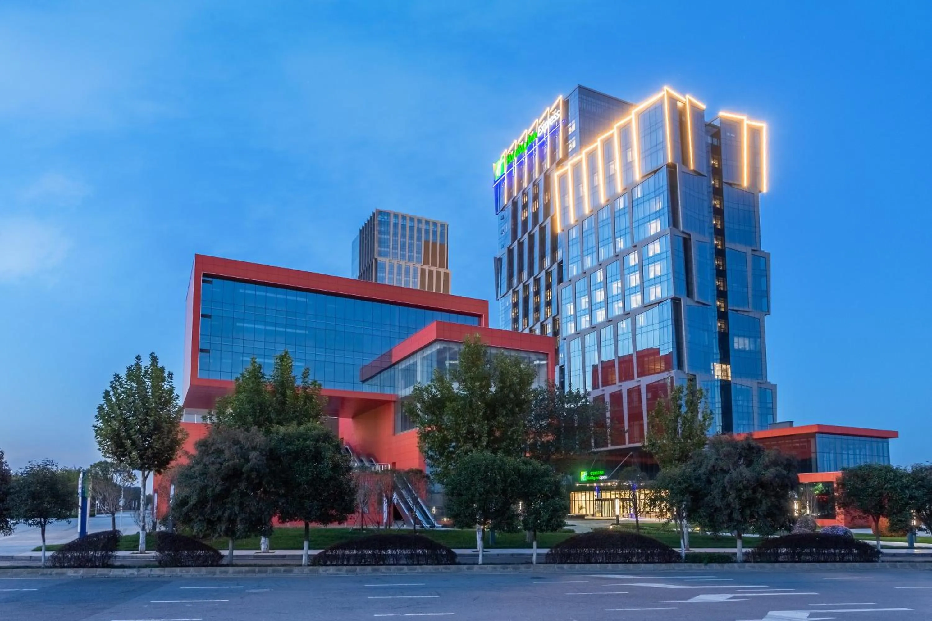Property building in Holiday Inn Express Xi'an Intl Trade&Logistic Park by IHG