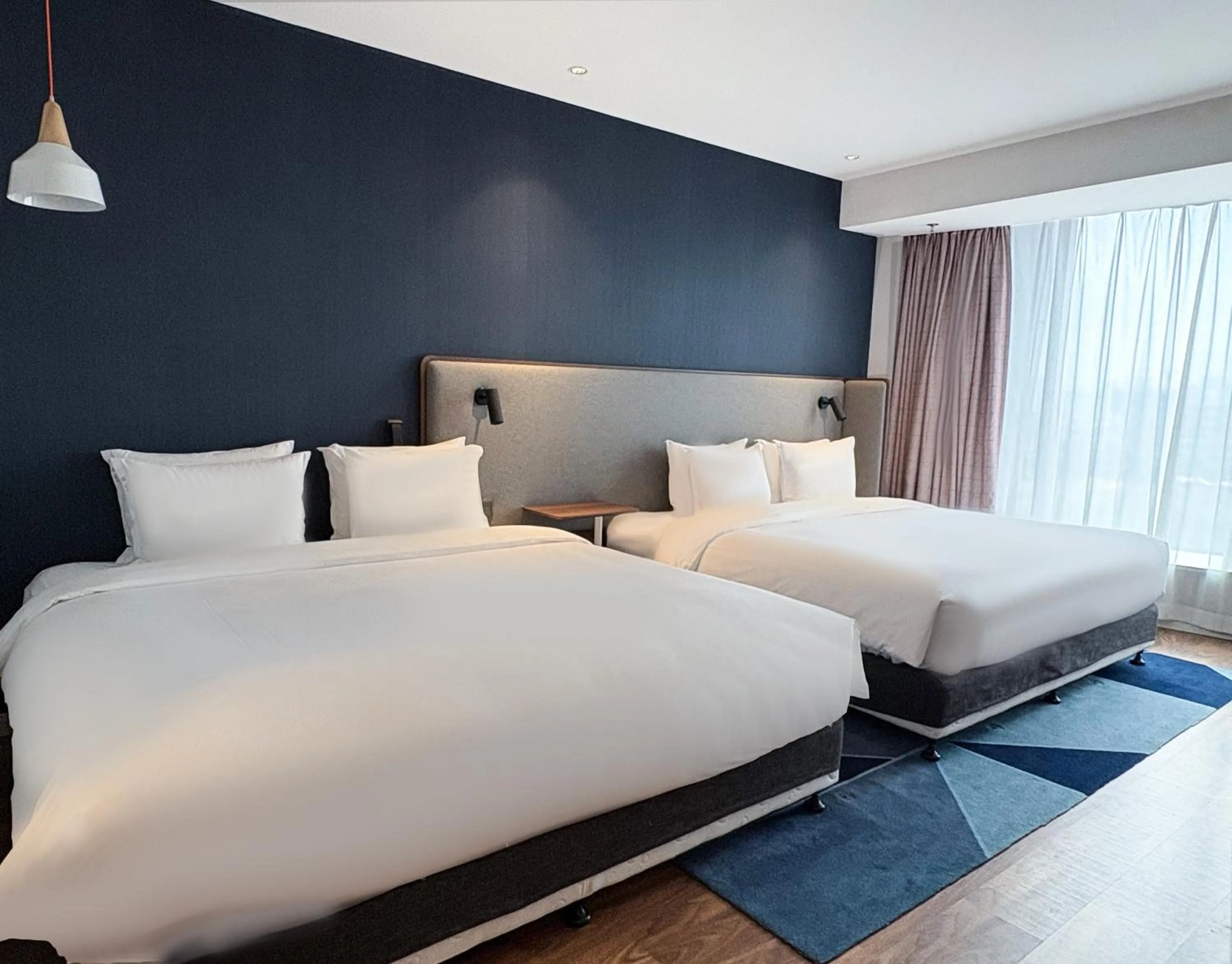 Photo of the whole room, Bed in Holiday Inn Express Xi'an Intl Trade&Logistic Park by IHG