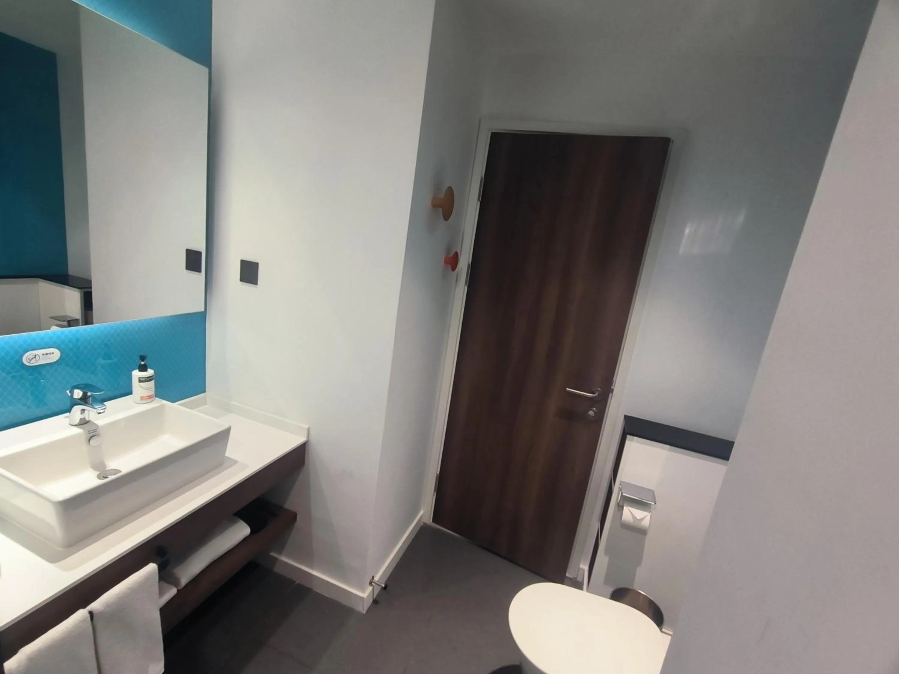 Toilet in Holiday Inn Express Xi'an Intl Trade&Logistic Park by IHG