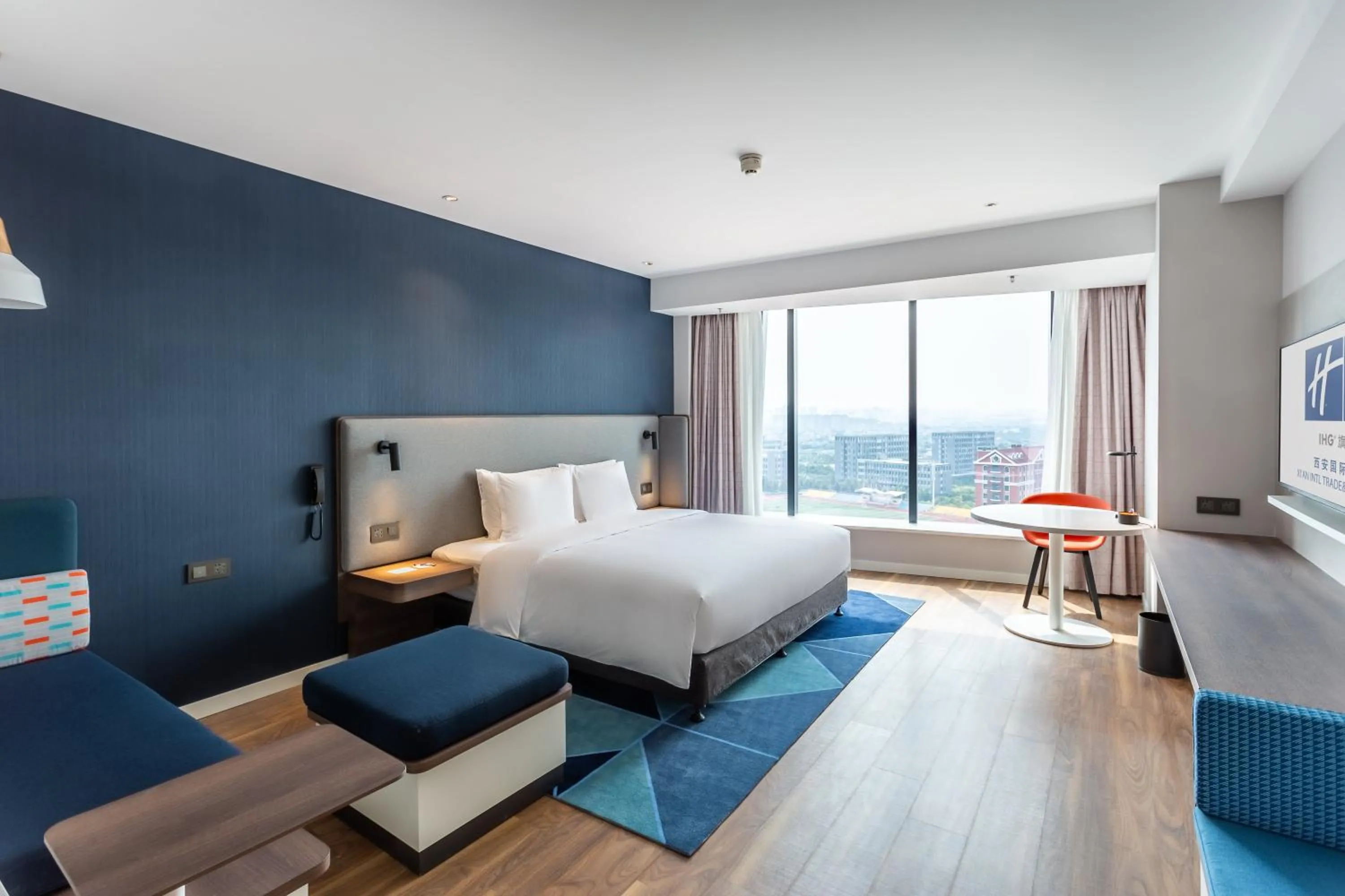 Photo of the whole room, Bed in Holiday Inn Express Xi'an Intl Trade&Logistic Park by IHG